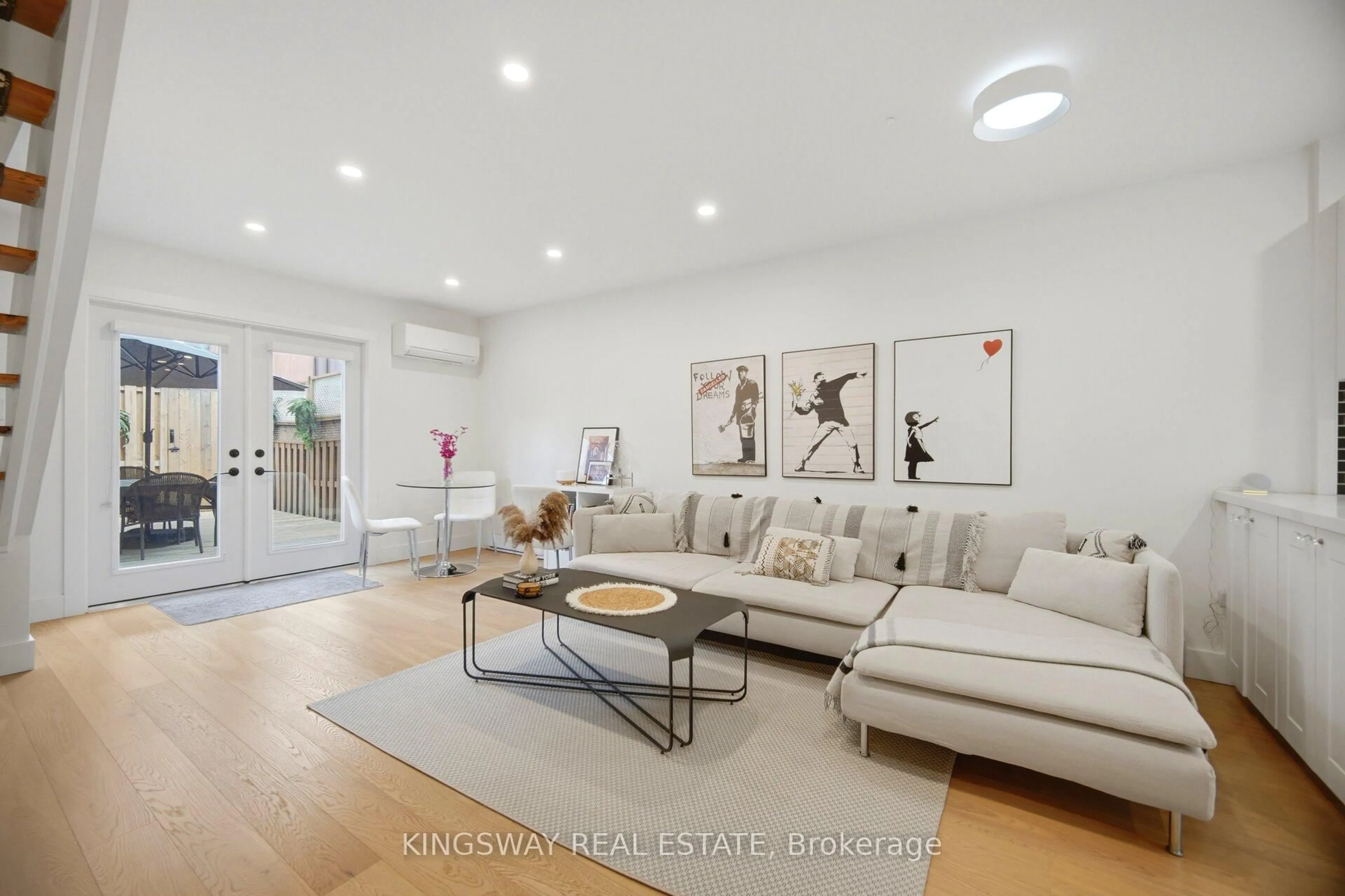 Living room with furniture, unknown for 251 Ontario St, Toronto Ontario M5A 2V6