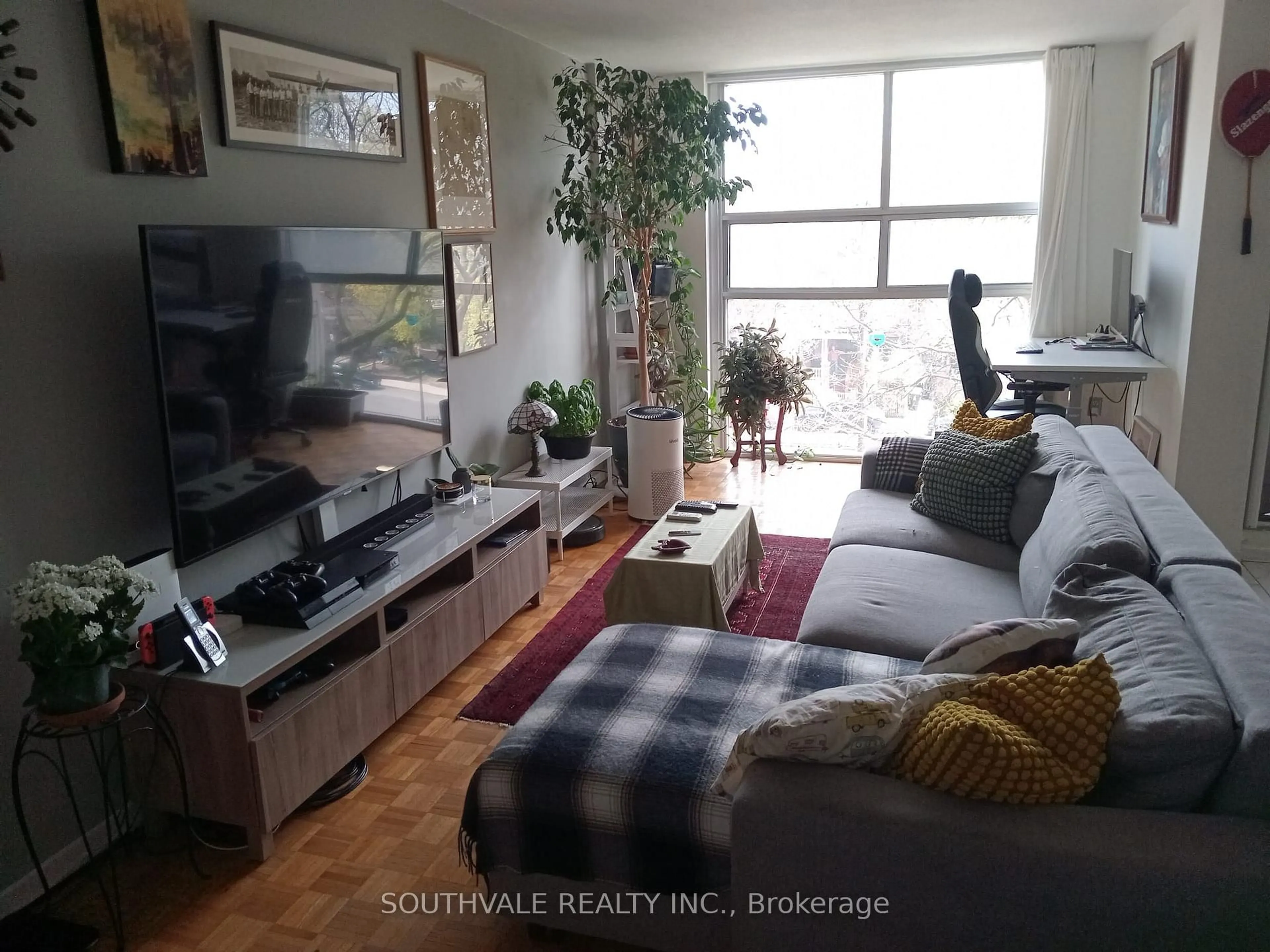 Living room with furniture, unknown for 40 Homewood Ave ##404, Toronto Ontario M4Y 2K2