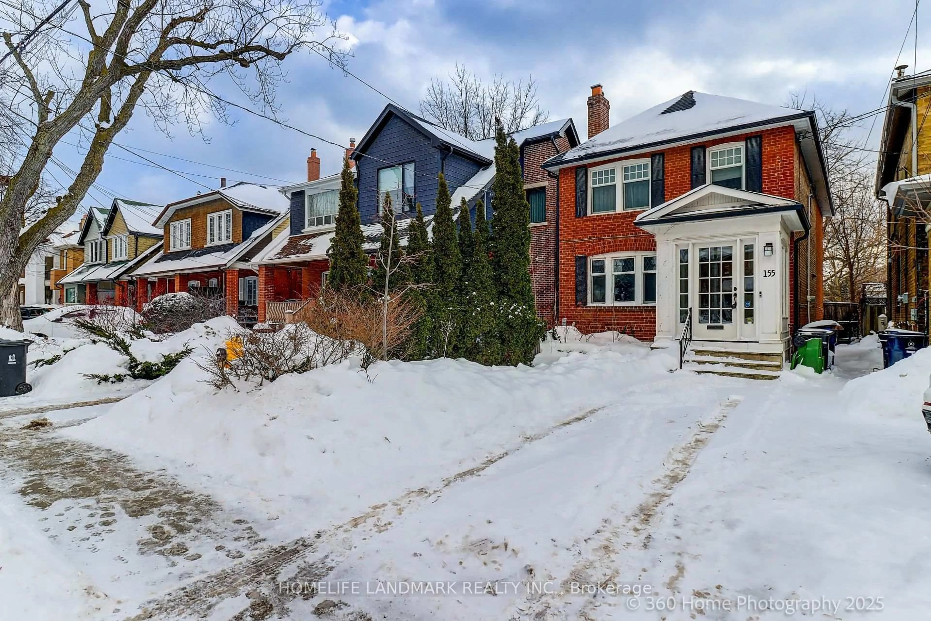 A pic from outside/outdoor area/front of a property/back of a property/a pic from drone, street for 155 Fairlawn Ave, Toronto Ontario M5M 1S9