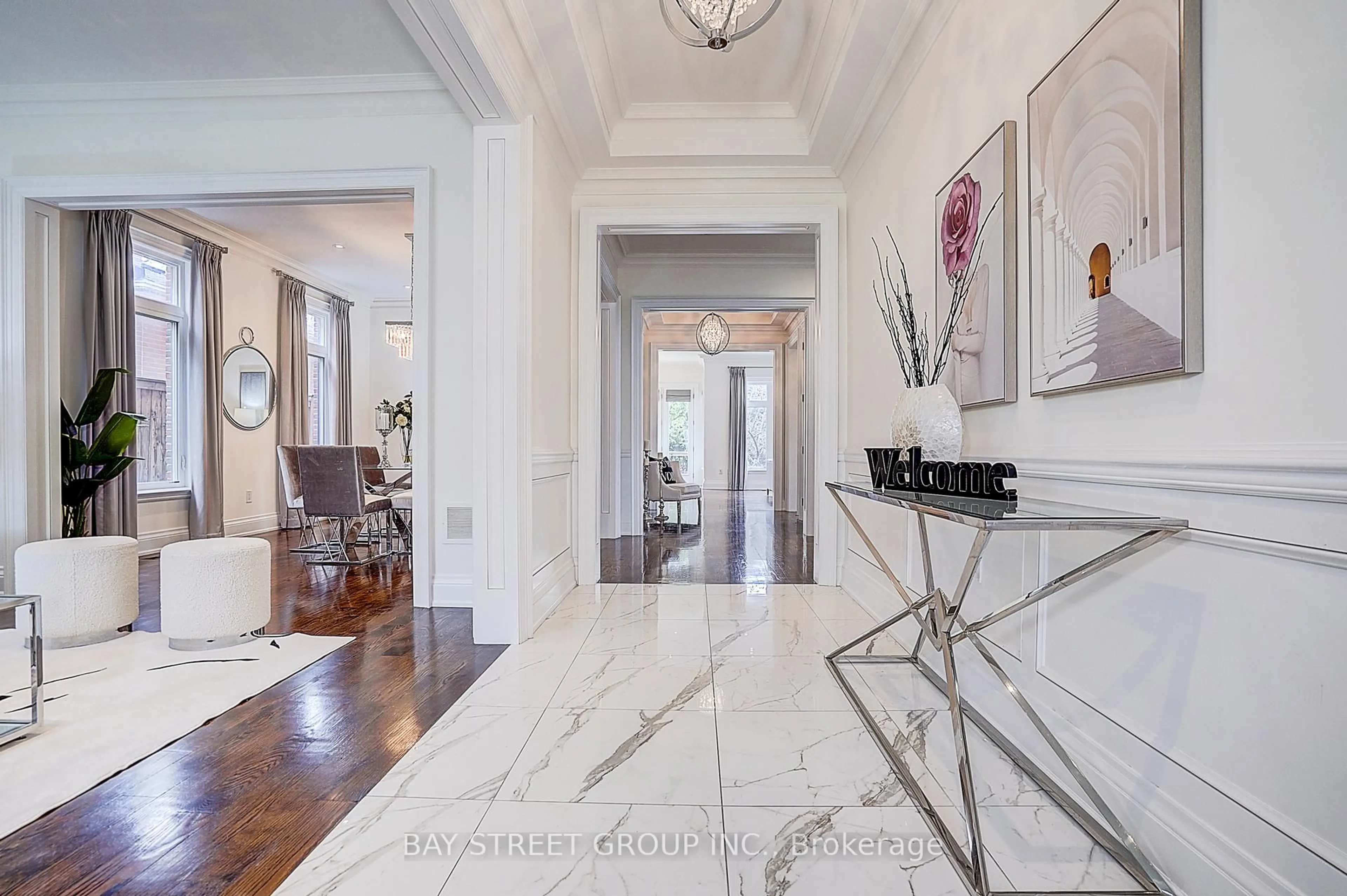 Indoor entryway for 28 Carnwath Cres, Toronto Ontario M2P 1J5