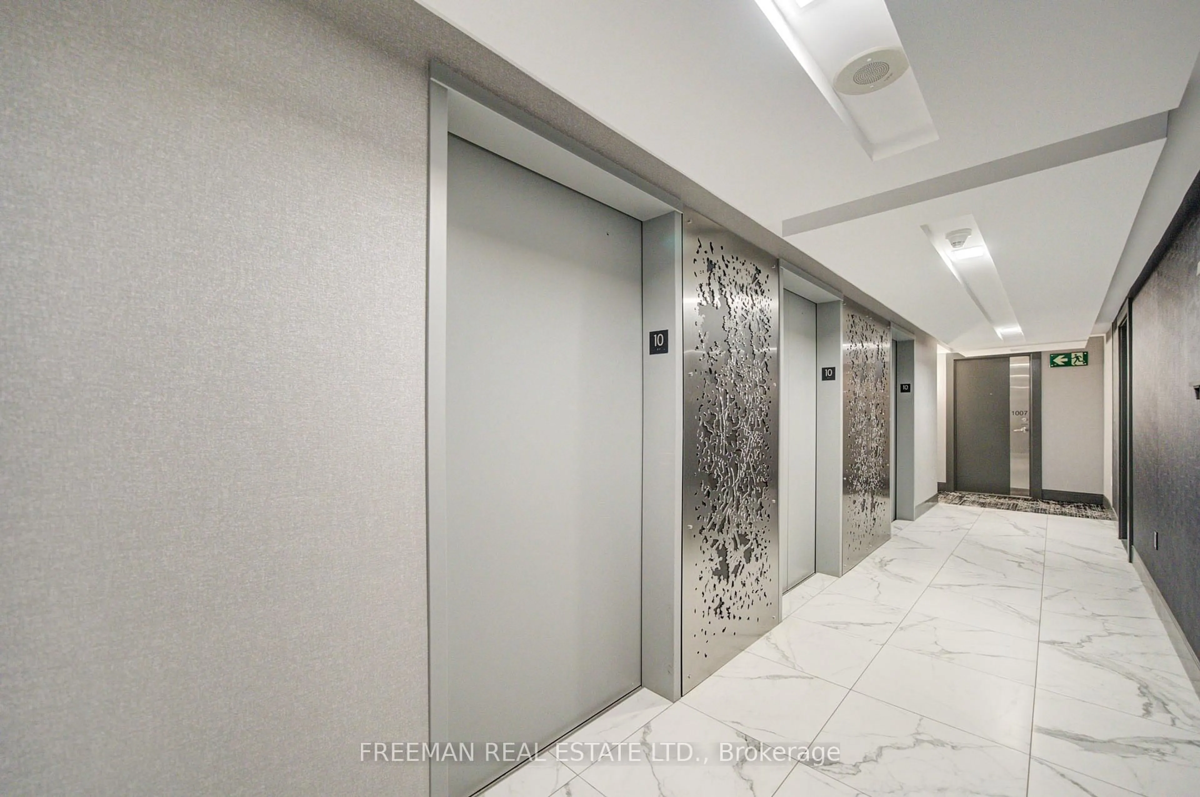 Indoor foyer for 25 Capreol Crt #1007, Toronto Ontario M5V 3Z7