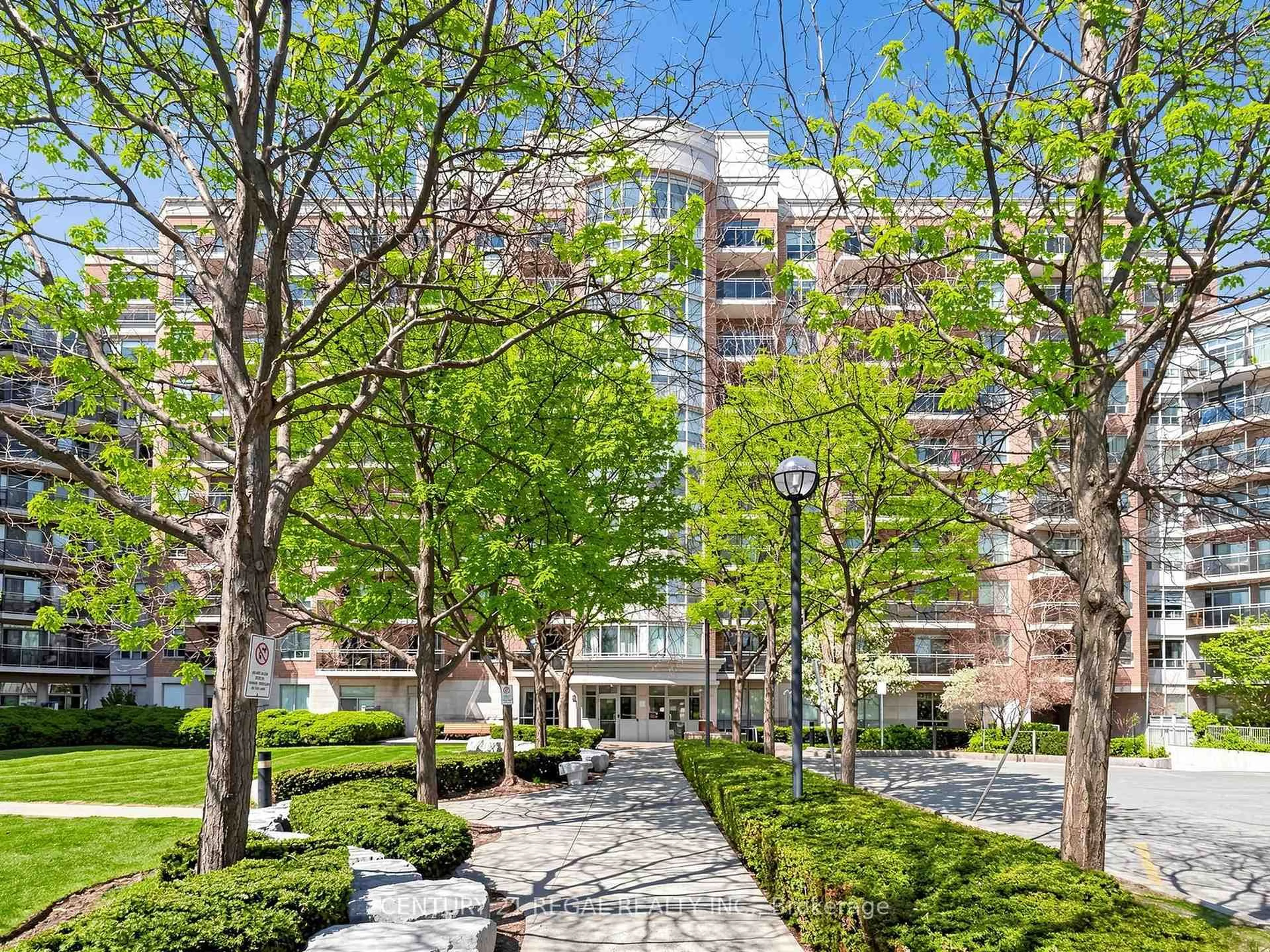 Patio, street for 650 Lawrence Ave #336, Toronto Ontario M6A 3E8