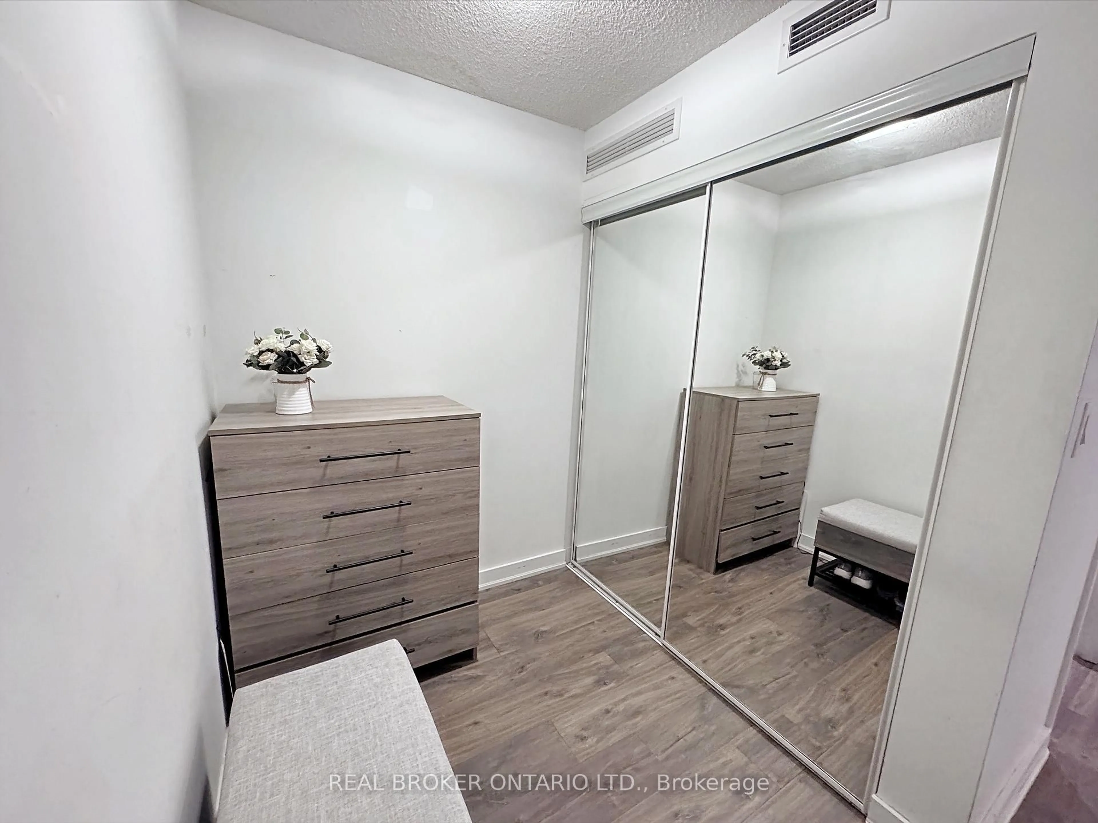 A pic of a room for 10 Capreol Crt #857, Toronto Ontario M5V 4B3