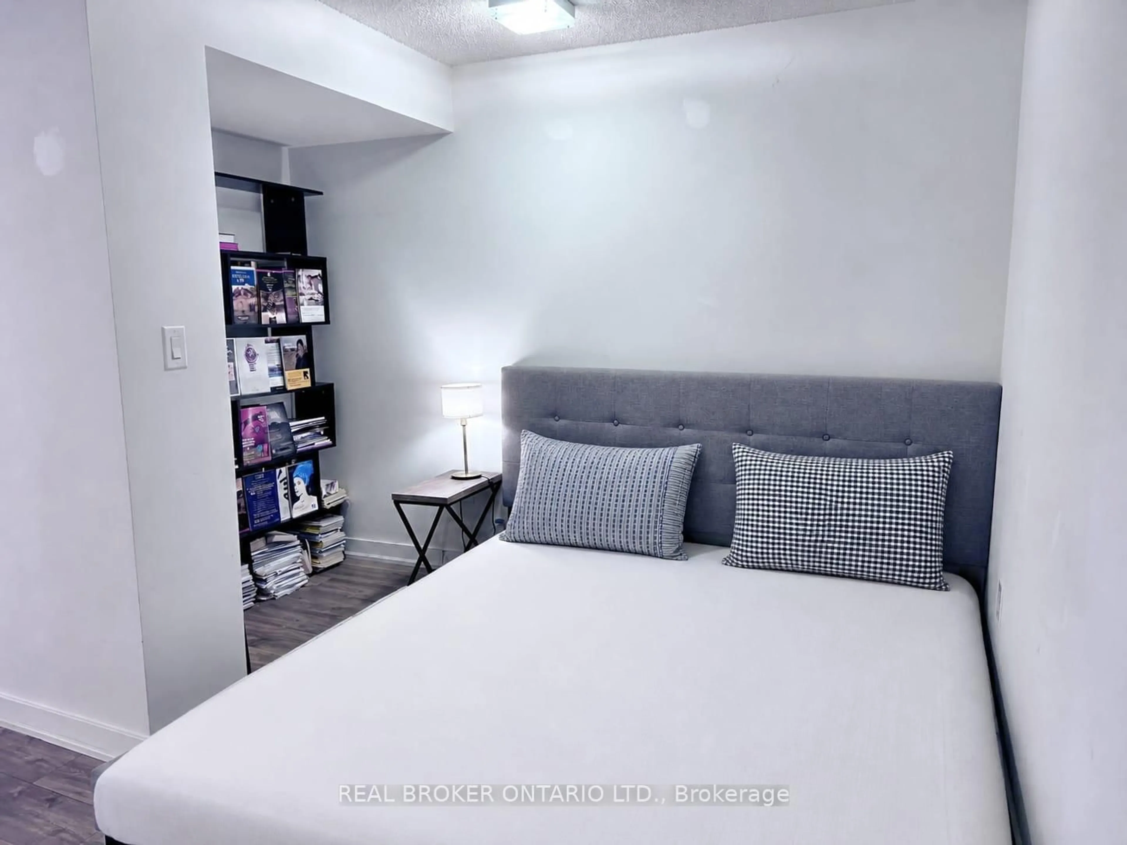 A pic of a room for 10 Capreol Crt #857, Toronto Ontario M5V 4B3