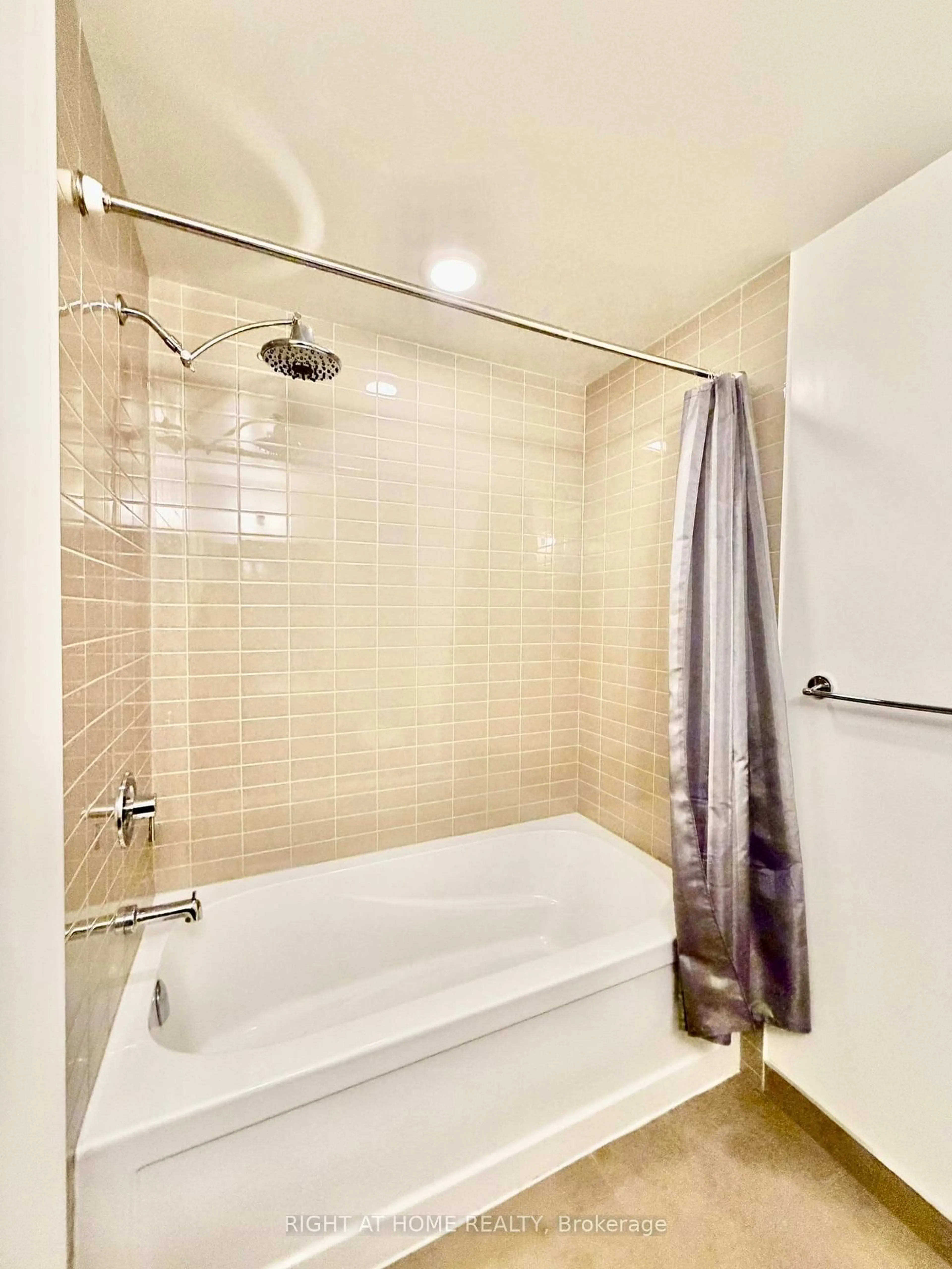 Standard bathroom, ceramic/tile floor for 88 Sheppard Ave #2408, Toronto Ontario M2N 6Y2