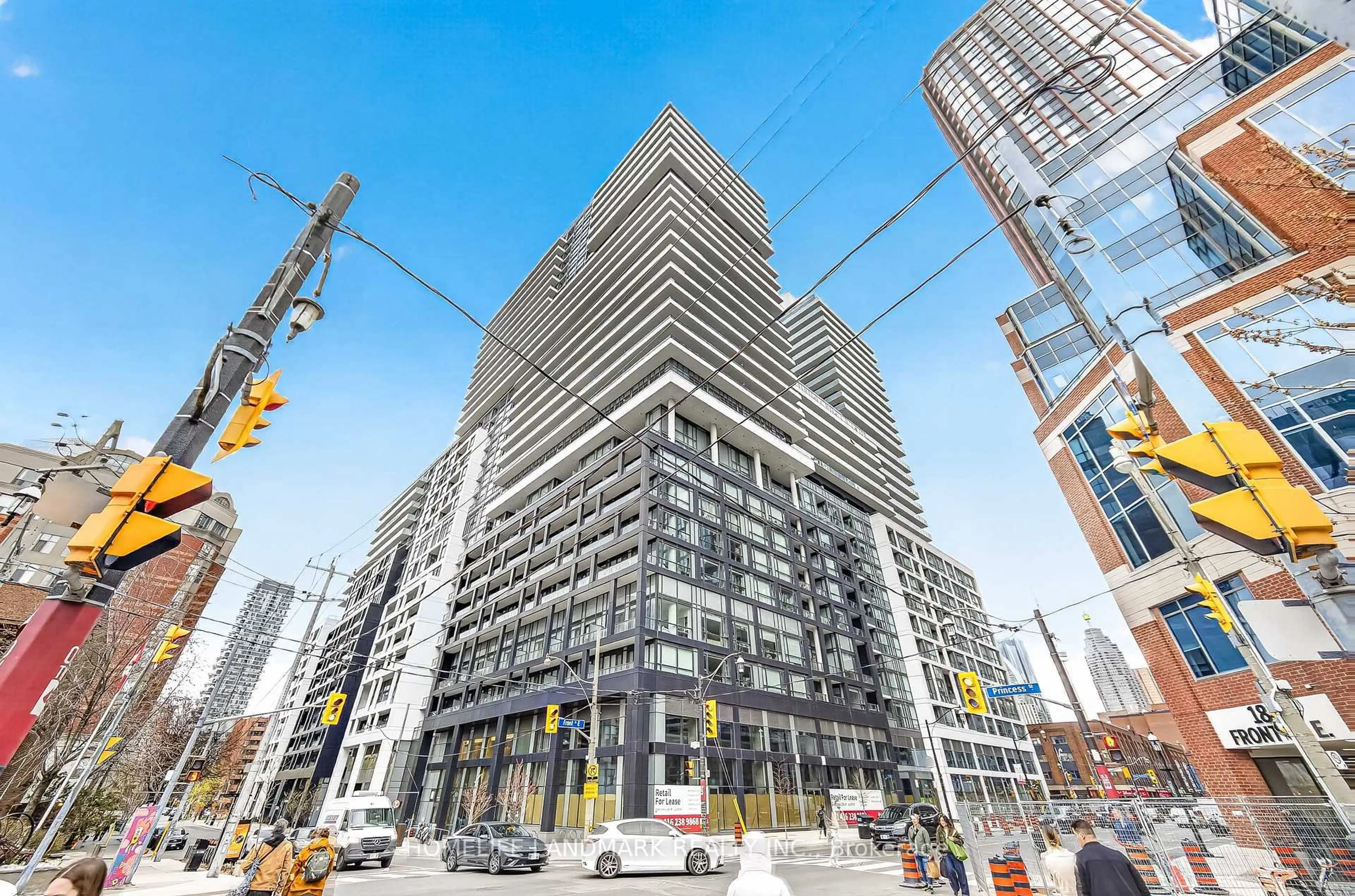 Patio, building for 70 Princess St #2811, Toronto Ontario M5A 0X6