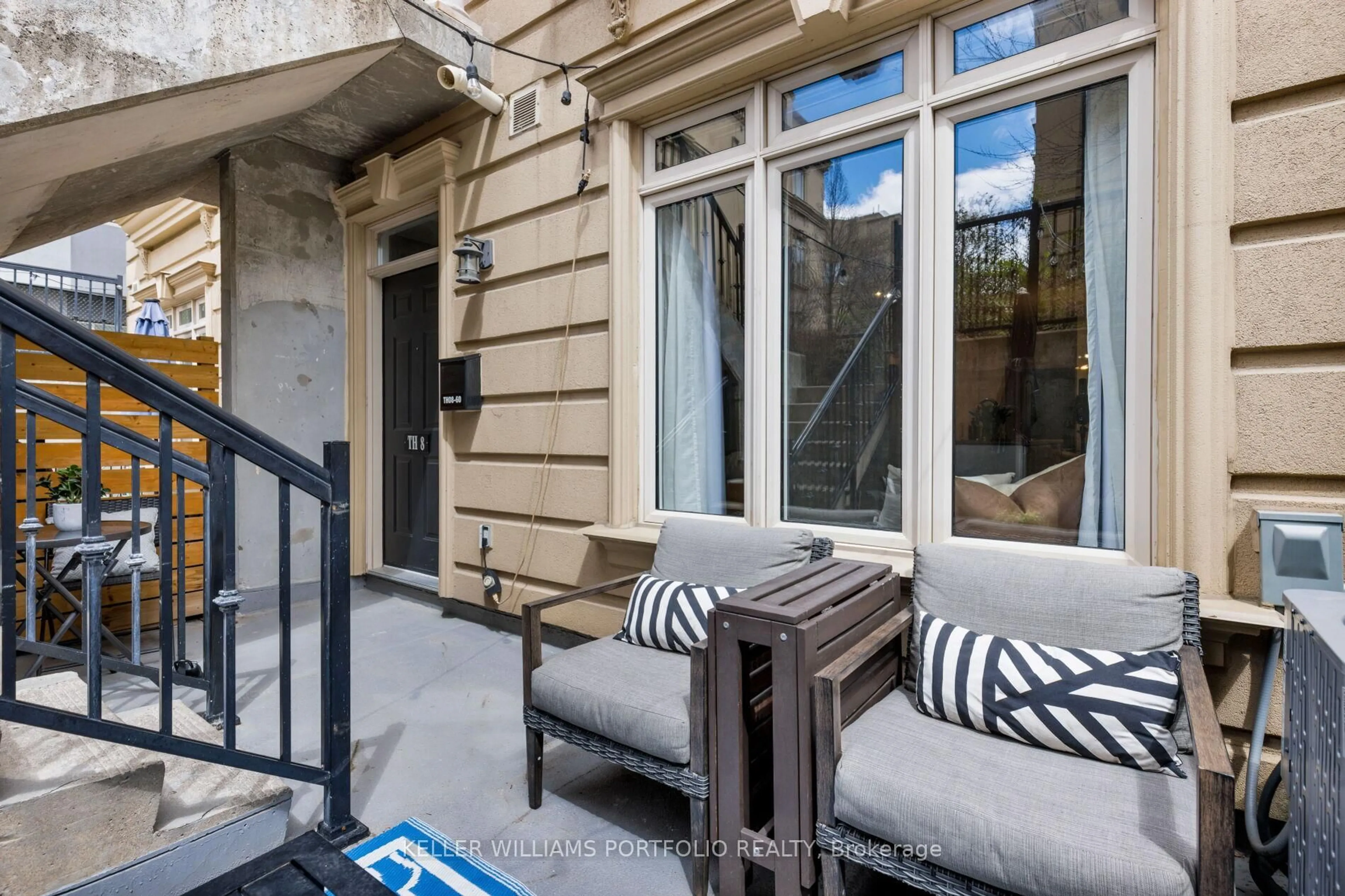 Unknown for 60 Carr St #08, Toronto Ontario M5T 1B7