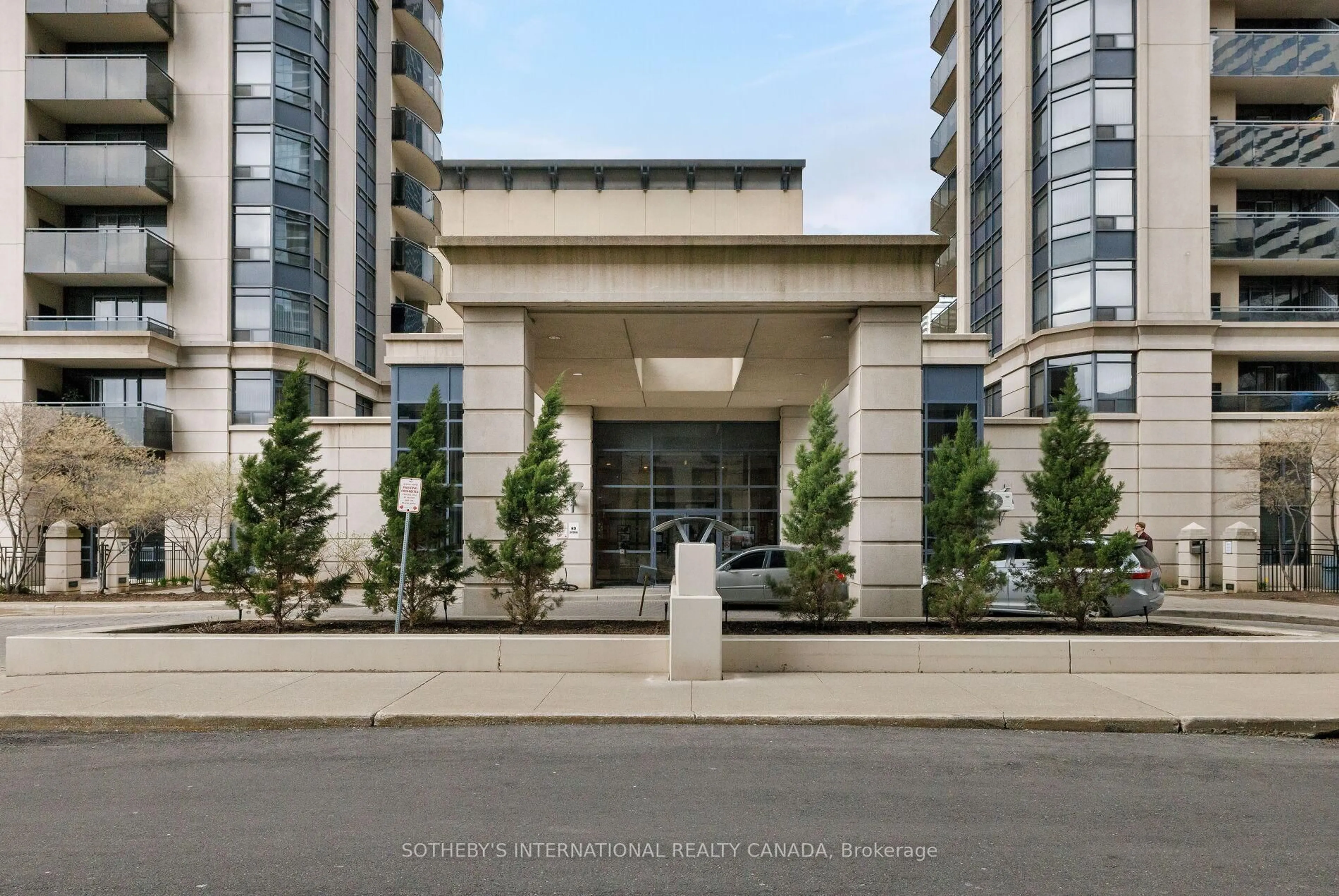 Indoor foyer for 153 Beecroft Rd #202, Toronto Ontario M2N 7C5