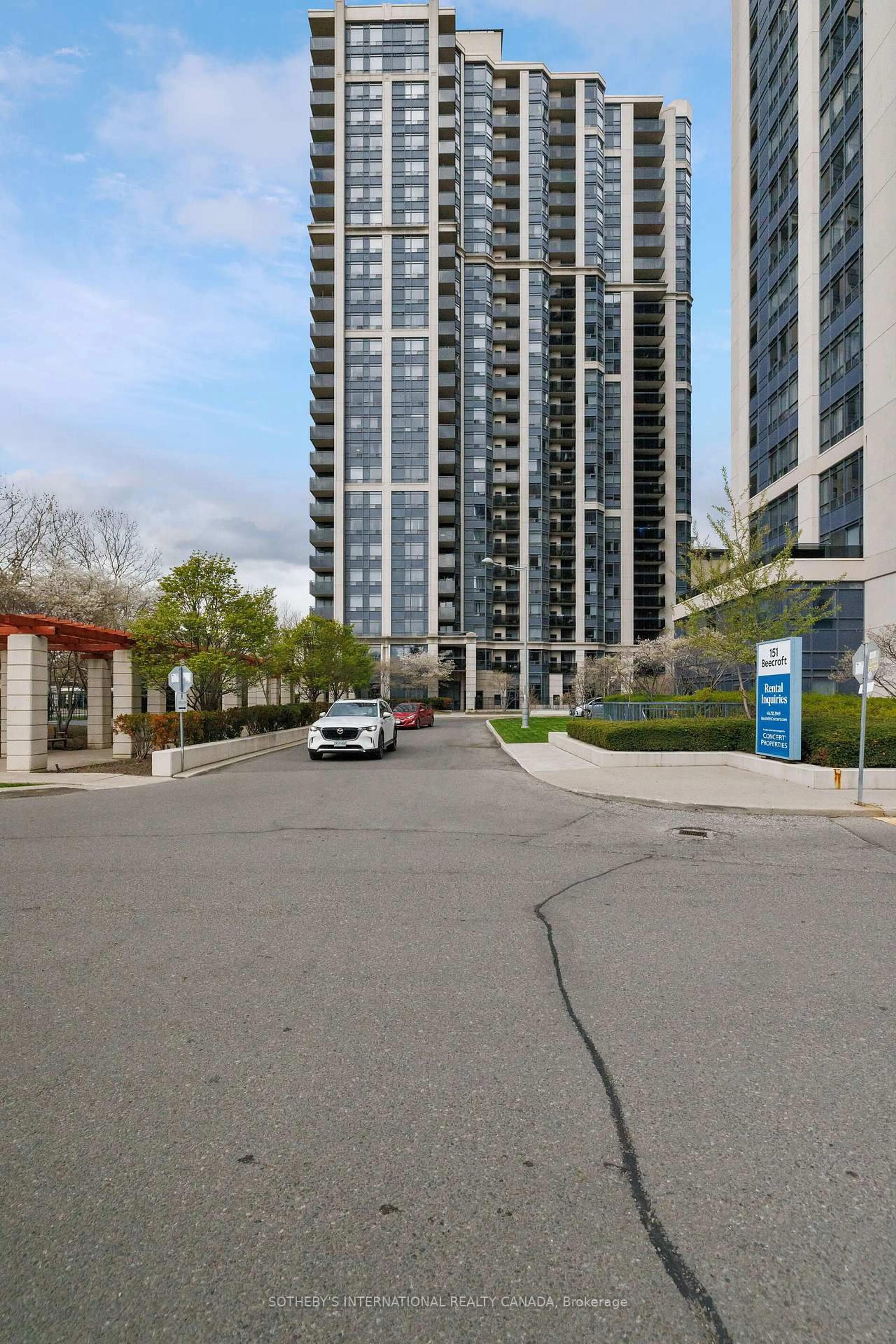 Indoor foyer for 153 Beecroft Rd #201, Toronto Ontario M2N 7C5