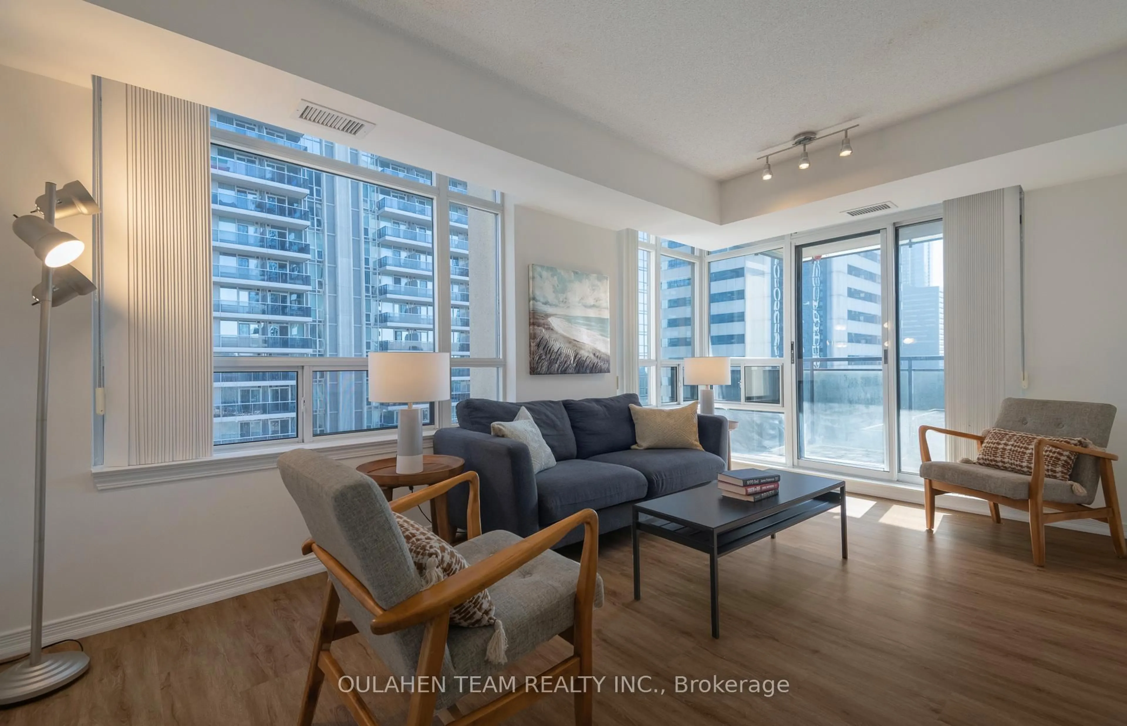 Living room with furniture, wood/laminate floor for 155 Beecroft Rd #915, Toronto Ontario M2N 7C6