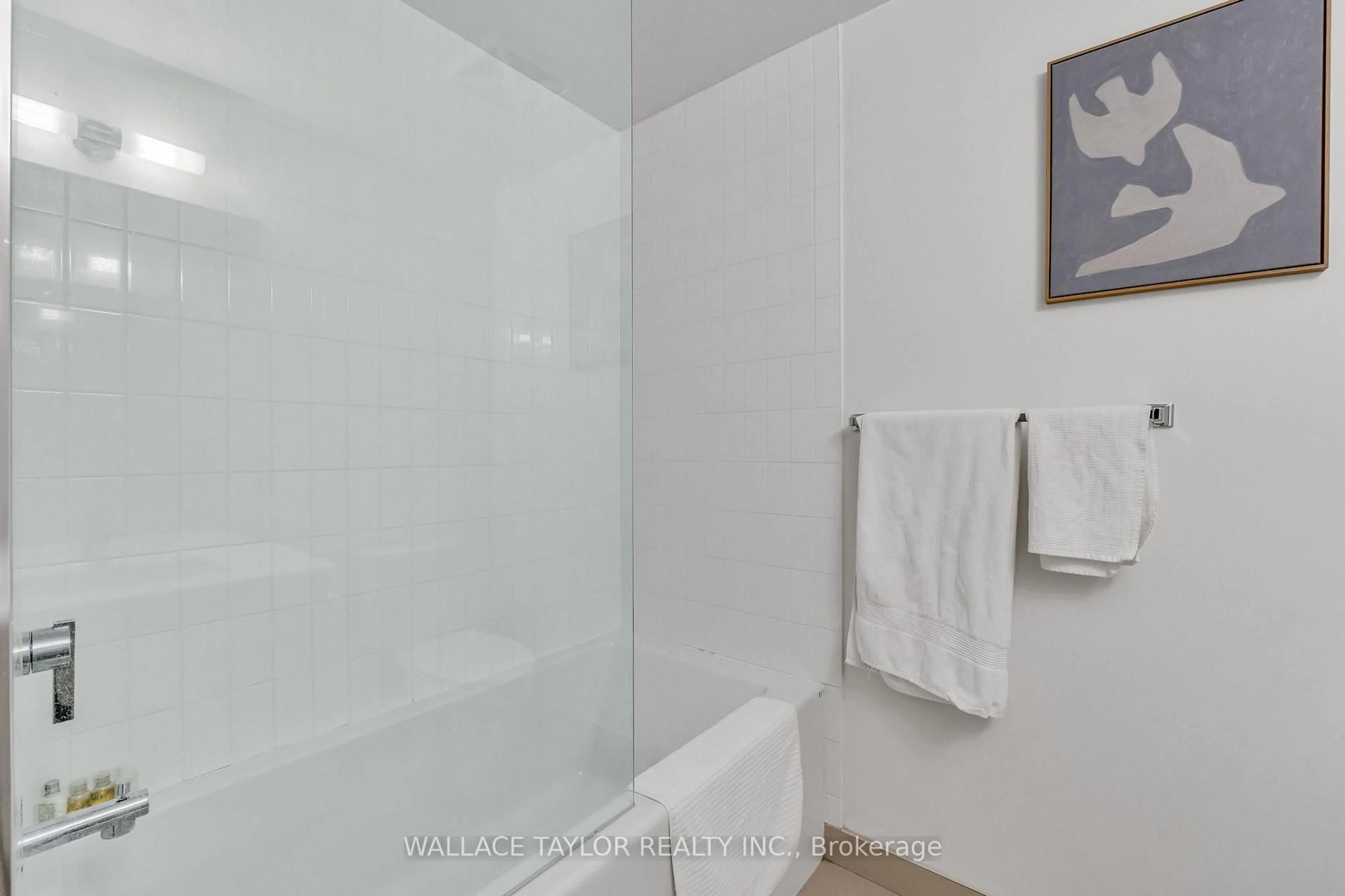 Standard bathroom, unknown for 210 Simcoe St #1702, Toronto Ontario M5T 0A9