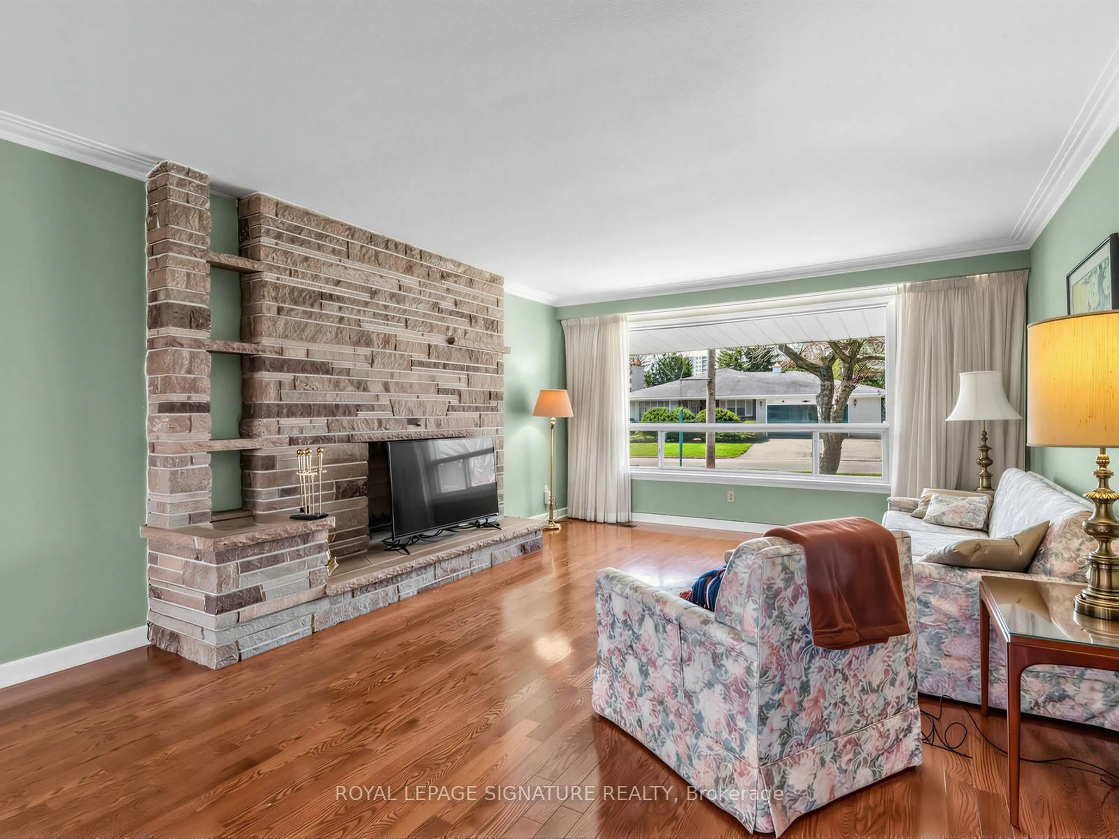 Living room with furniture, unknown for 62 Dukinfield Cres, Toronto Ontario M3A 2S1