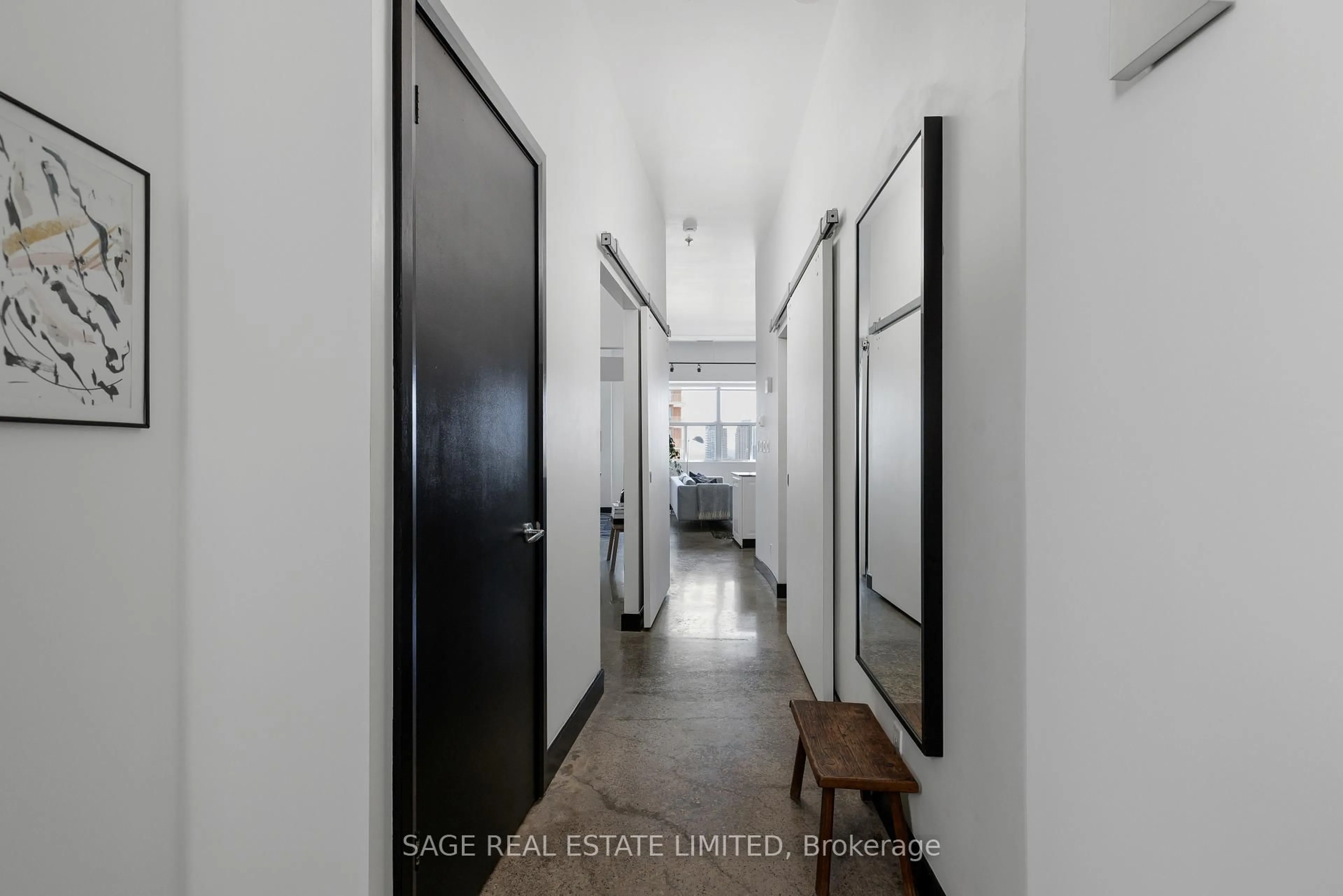 Indoor entryway for 700 King St #1112, Toronto Ontario M5V 2Y6