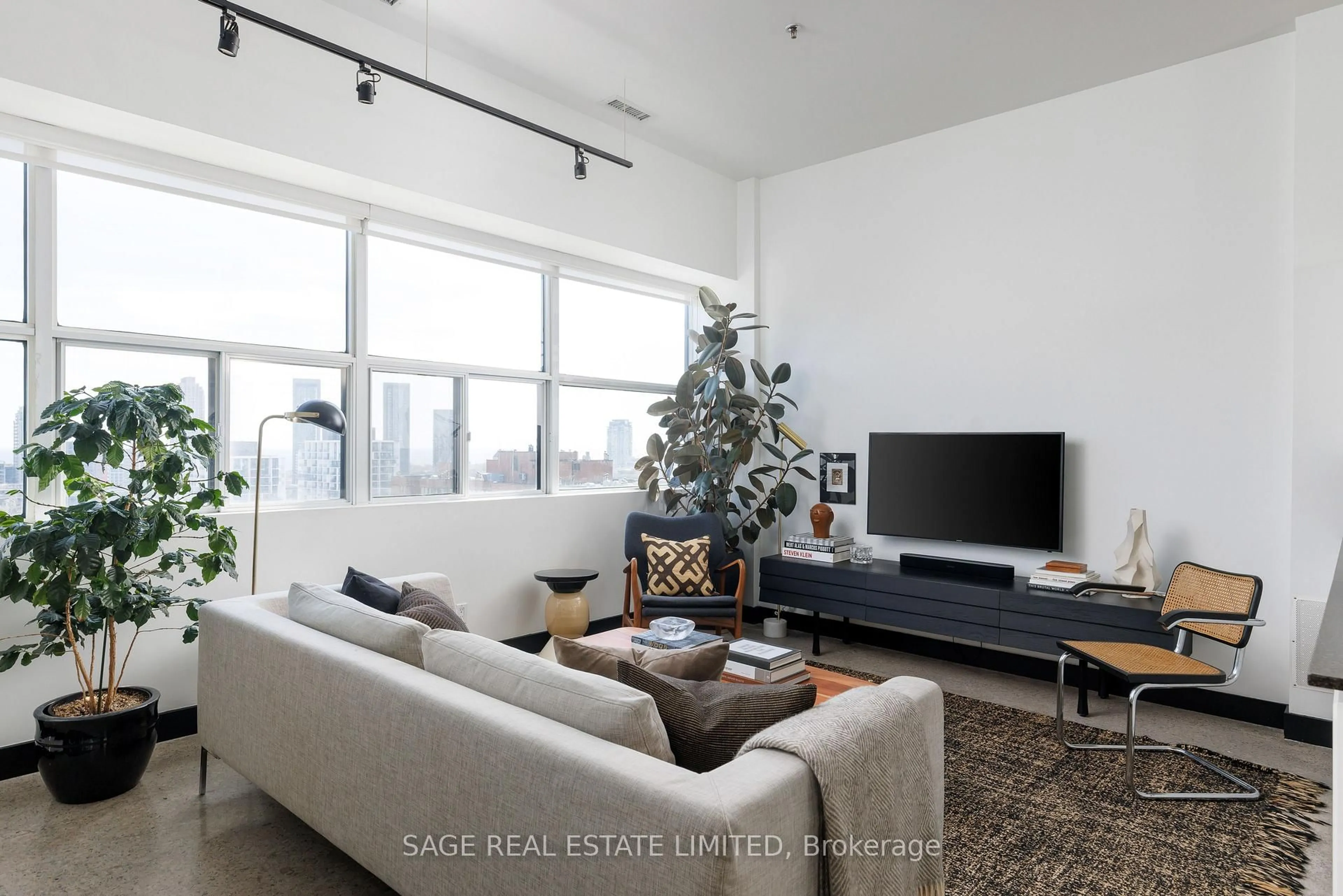 Living room with furniture, unknown for 700 King St #1112, Toronto Ontario M5V 2Y6