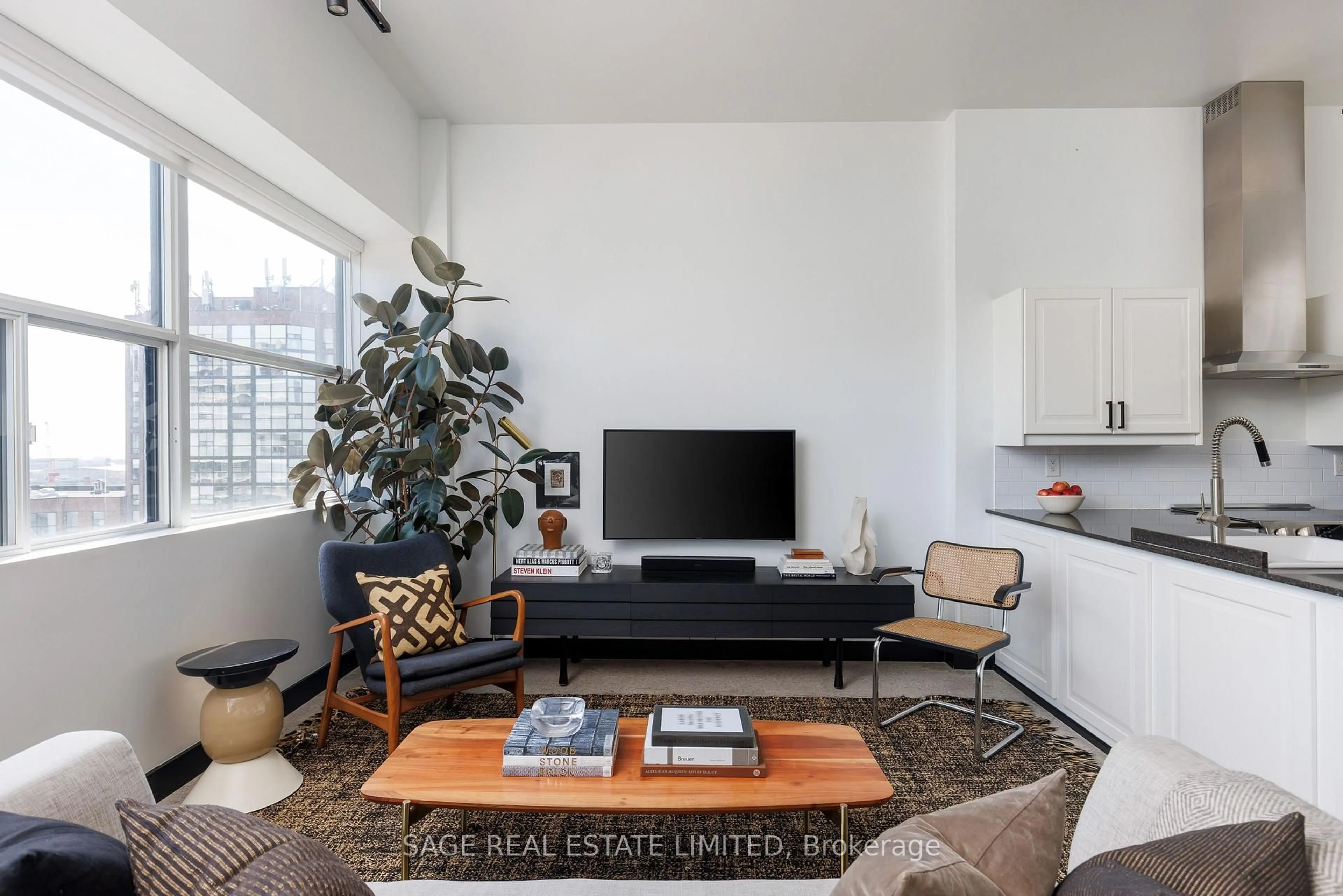 Living room with furniture, unknown for 700 King St #1112, Toronto Ontario M5V 2Y6