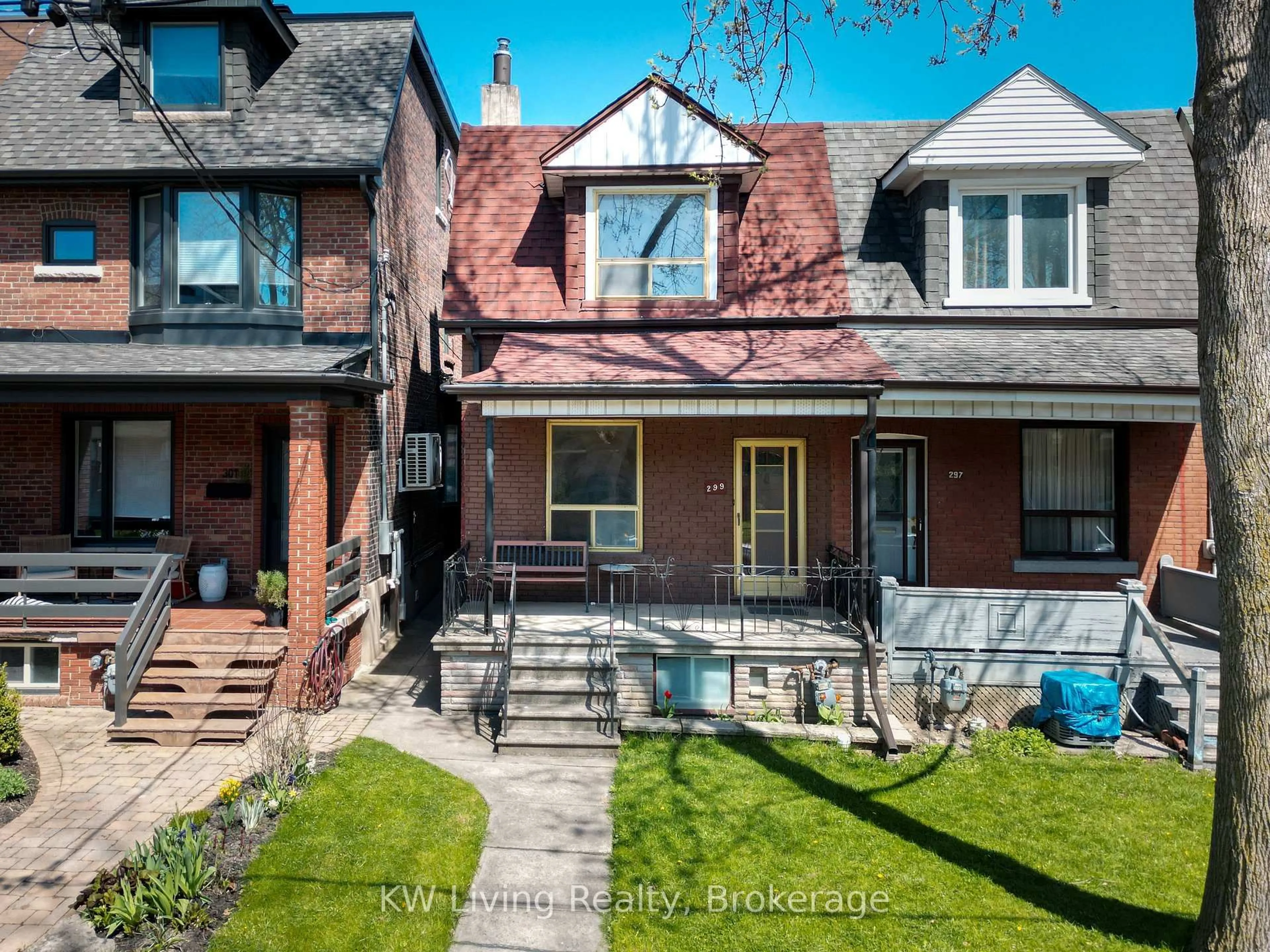 Home with brick exterior material, street for 299 Grace St, Toronto Ontario M6G 3A7