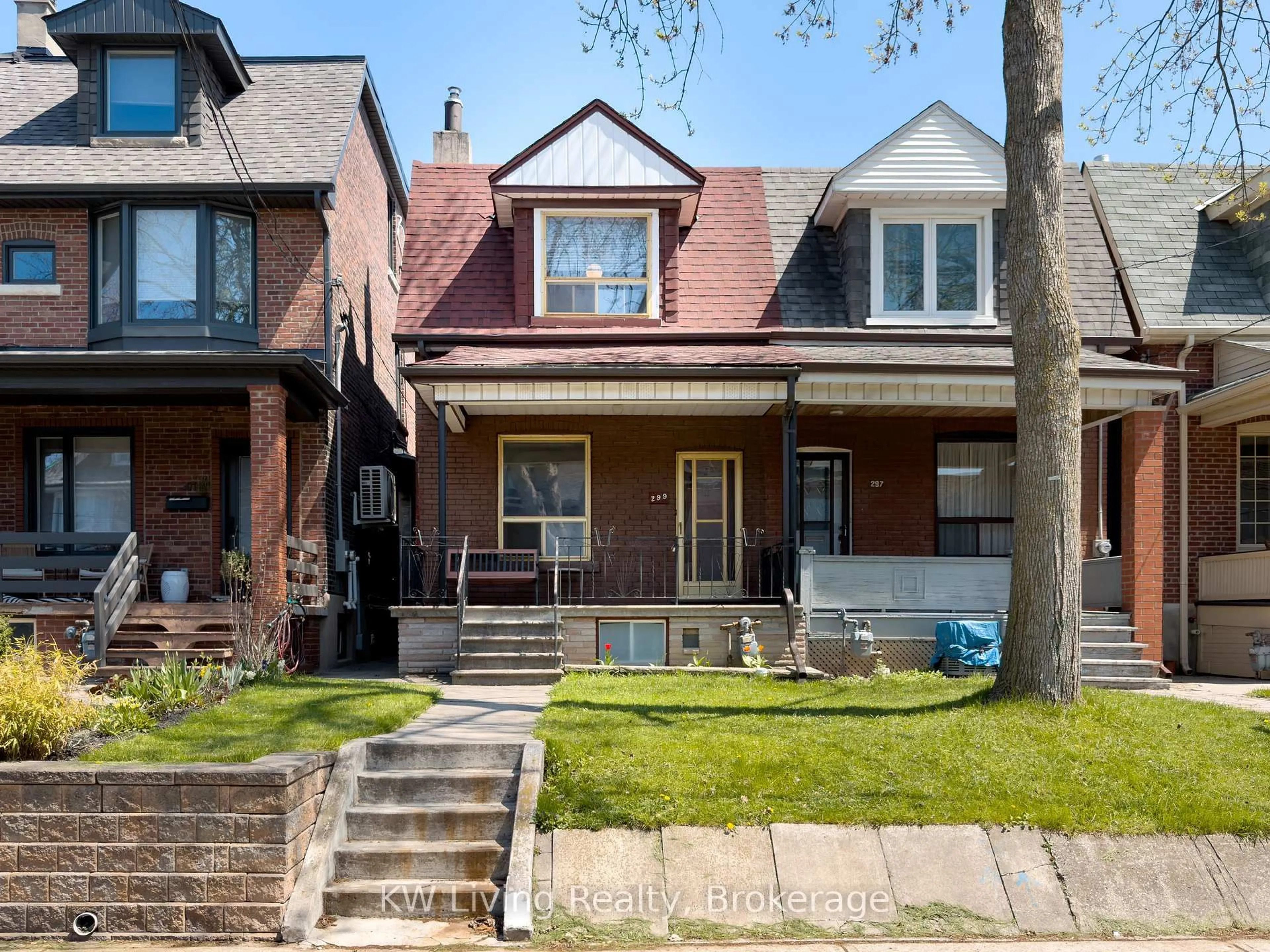Home with brick exterior material, street for 299 Grace St, Toronto Ontario M6G 3A7