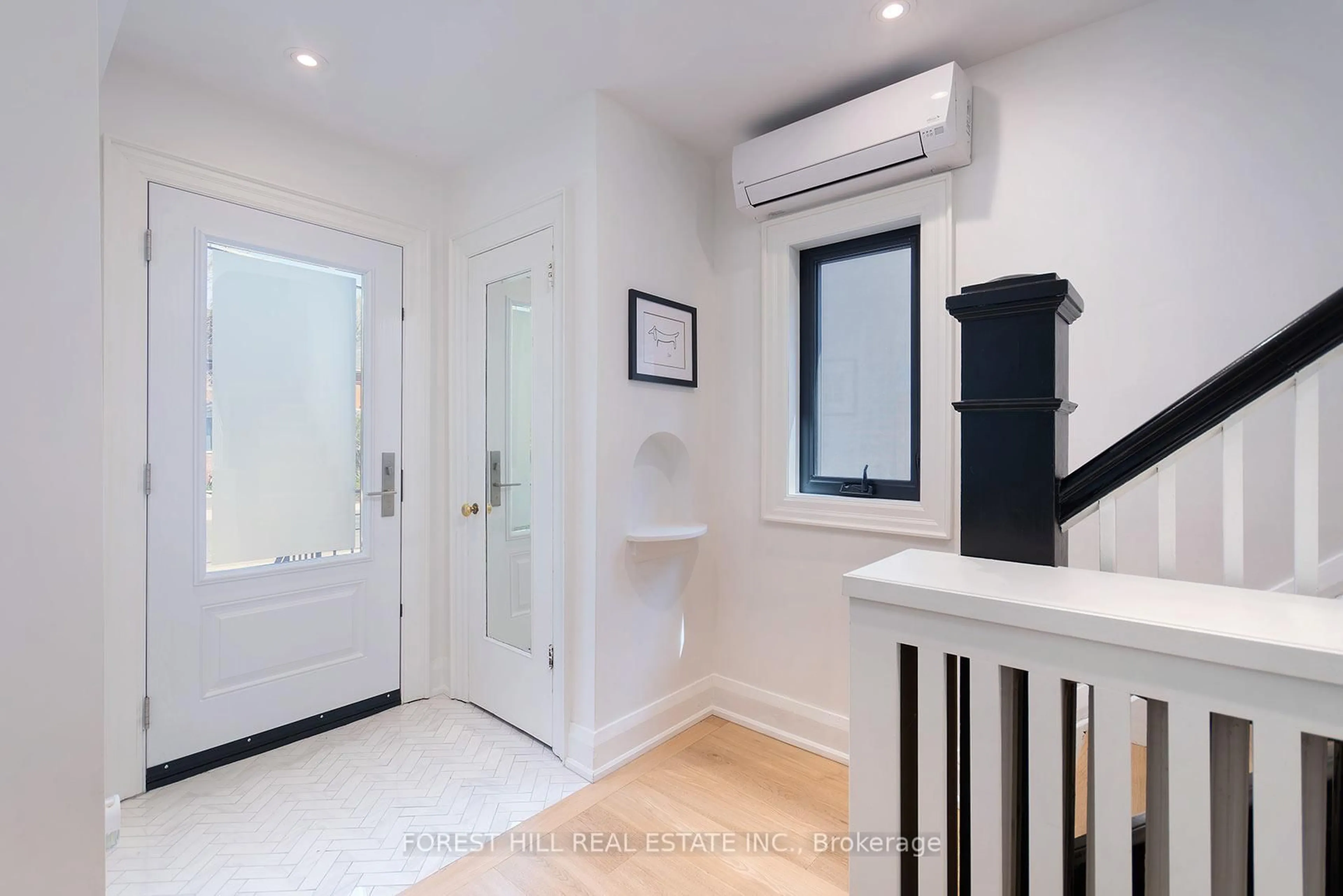 Indoor entryway for 85 Fairlawn Ave, Toronto Ontario M5M 1S6