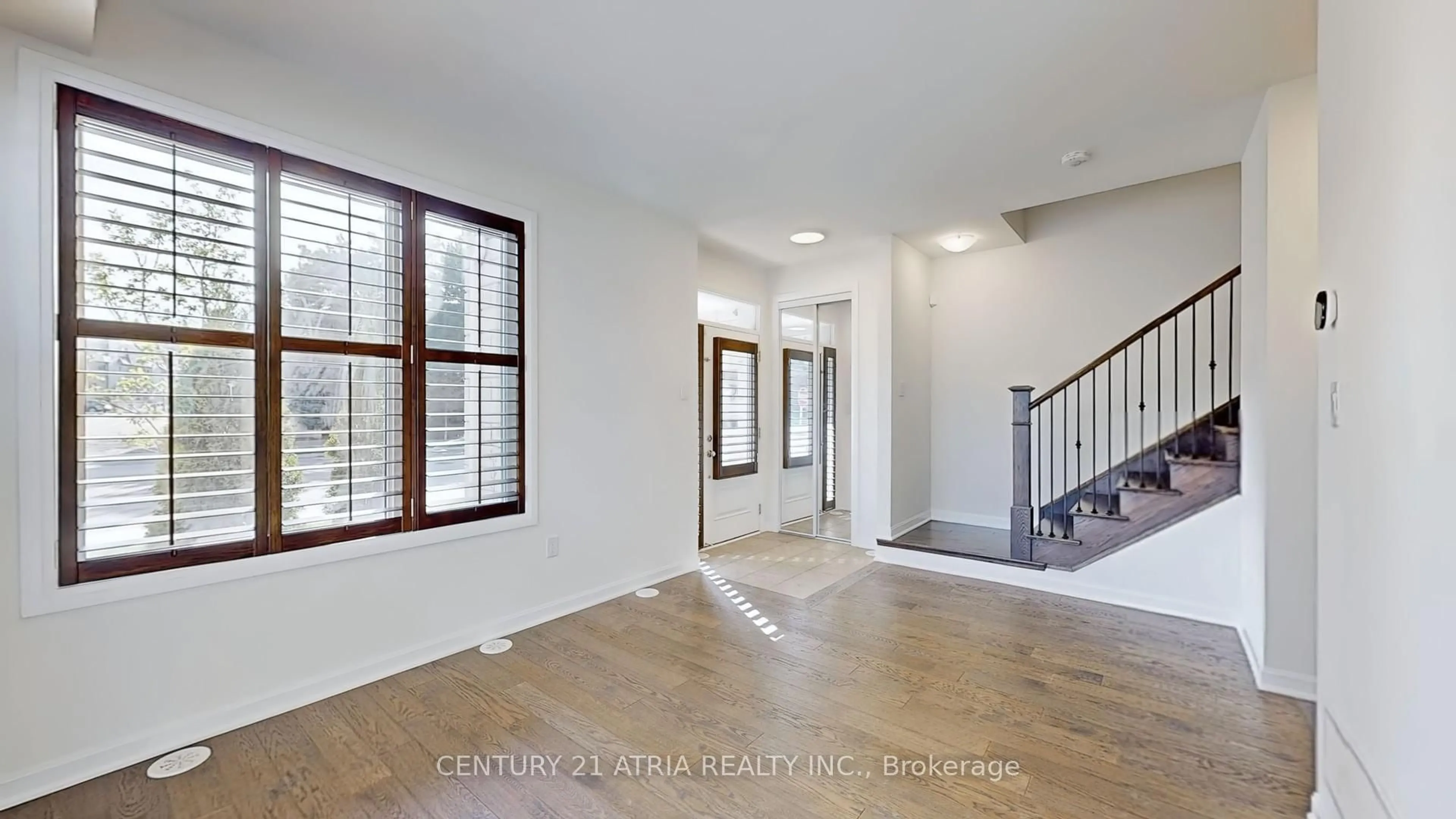 Unknown for 205 The Donway, Toronto Ontario M3B 0B4