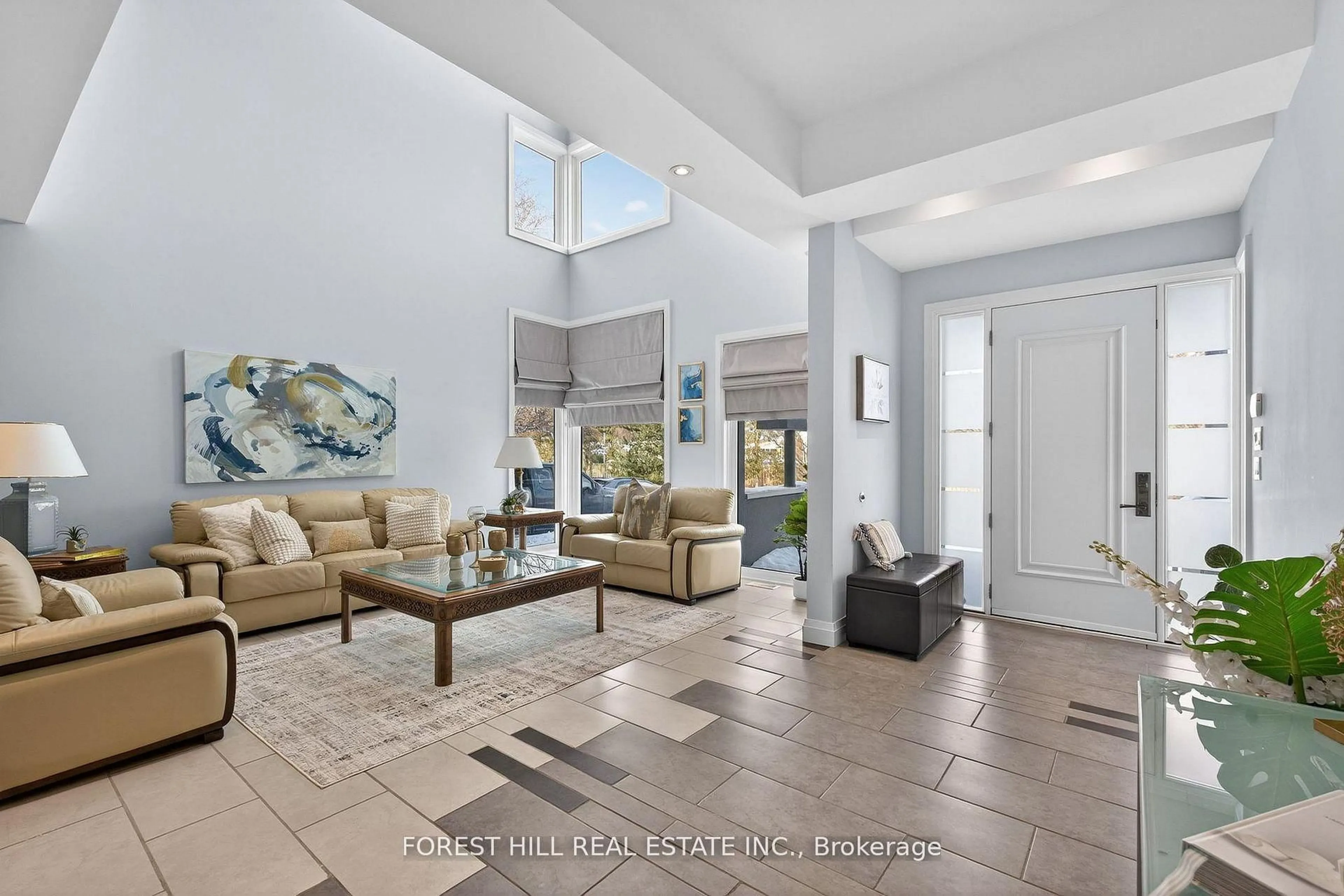 Indoor entryway for 62 Glenridge Ave, Toronto Ontario M2L 1N2