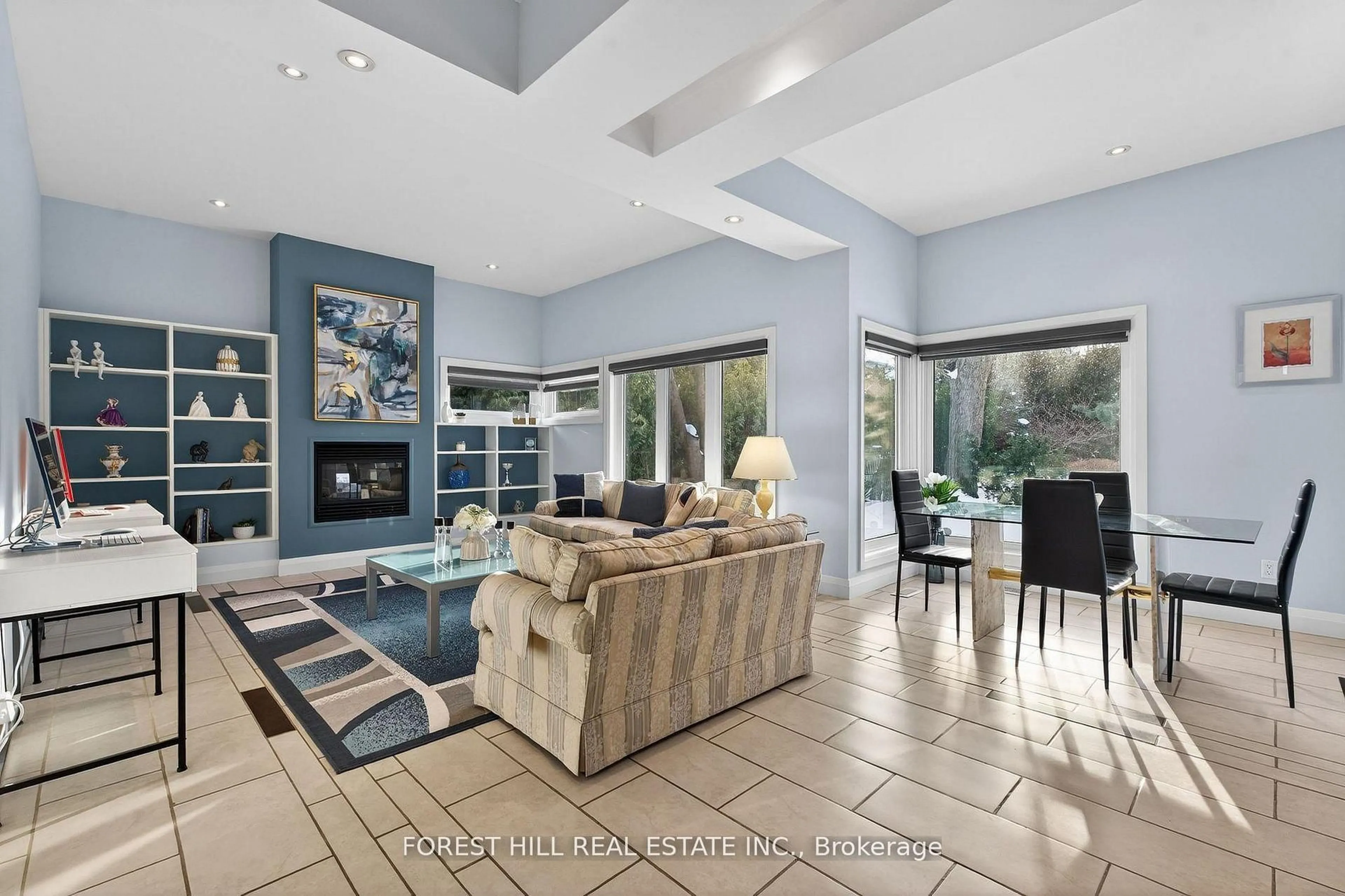 Living room with furniture, ceramic/tile floor for 62 Glenridge Ave, Toronto Ontario M2L 1N2