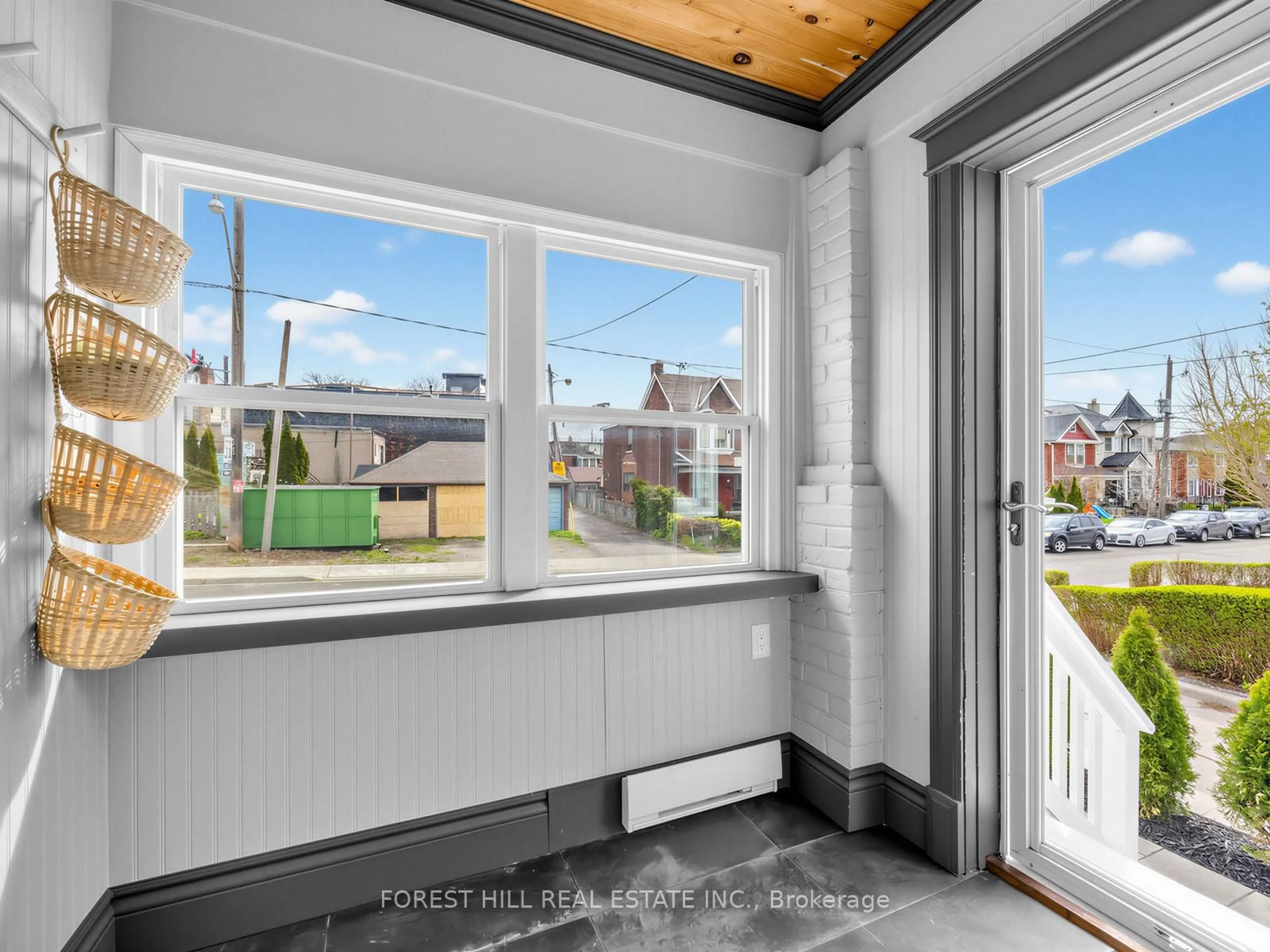 Indoor entryway for 94 Somerset Ave, Toronto Ontario M6H 2R4