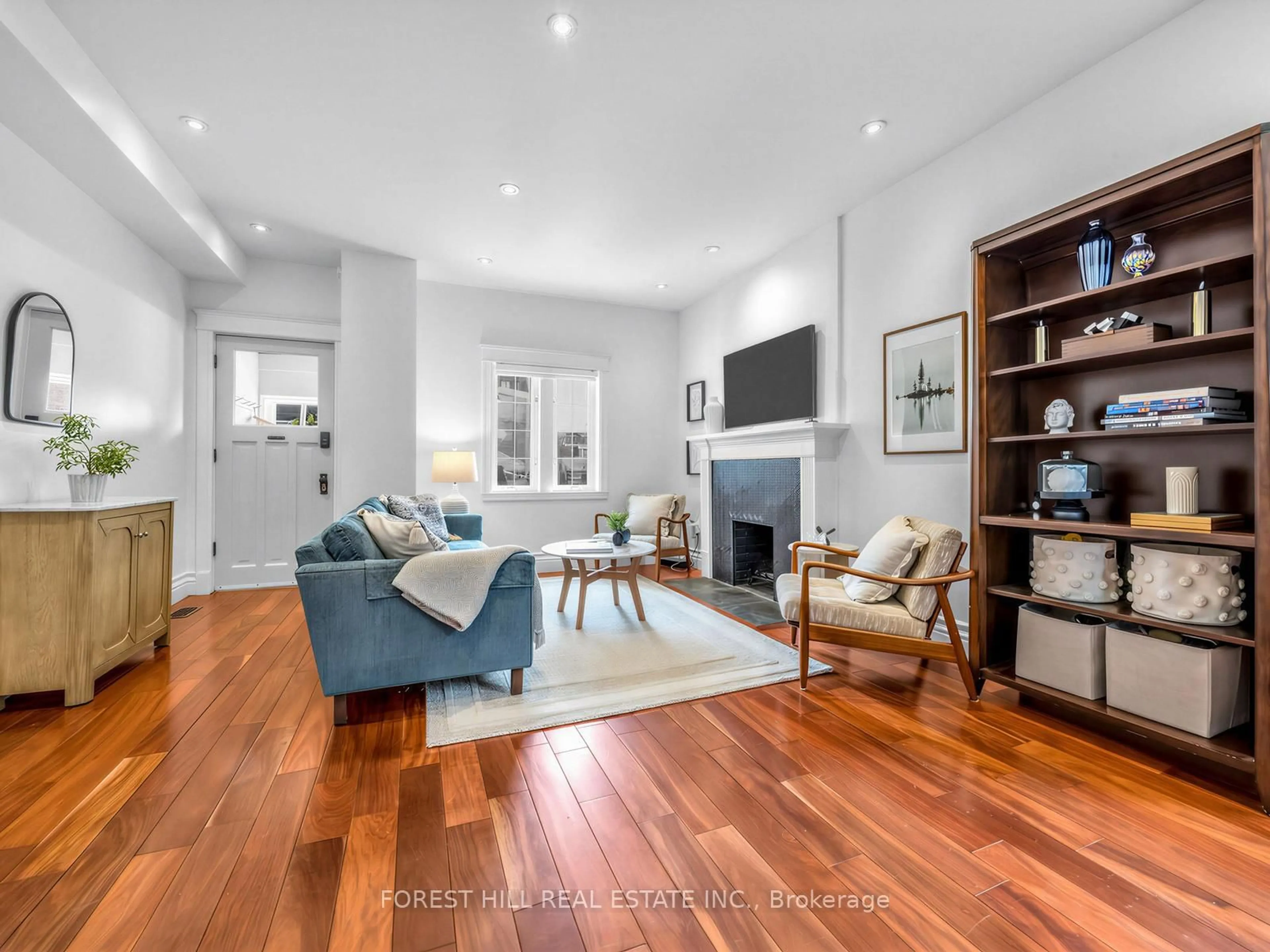Living room with furniture, unknown for 94 Somerset Ave, Toronto Ontario M6H 2R4