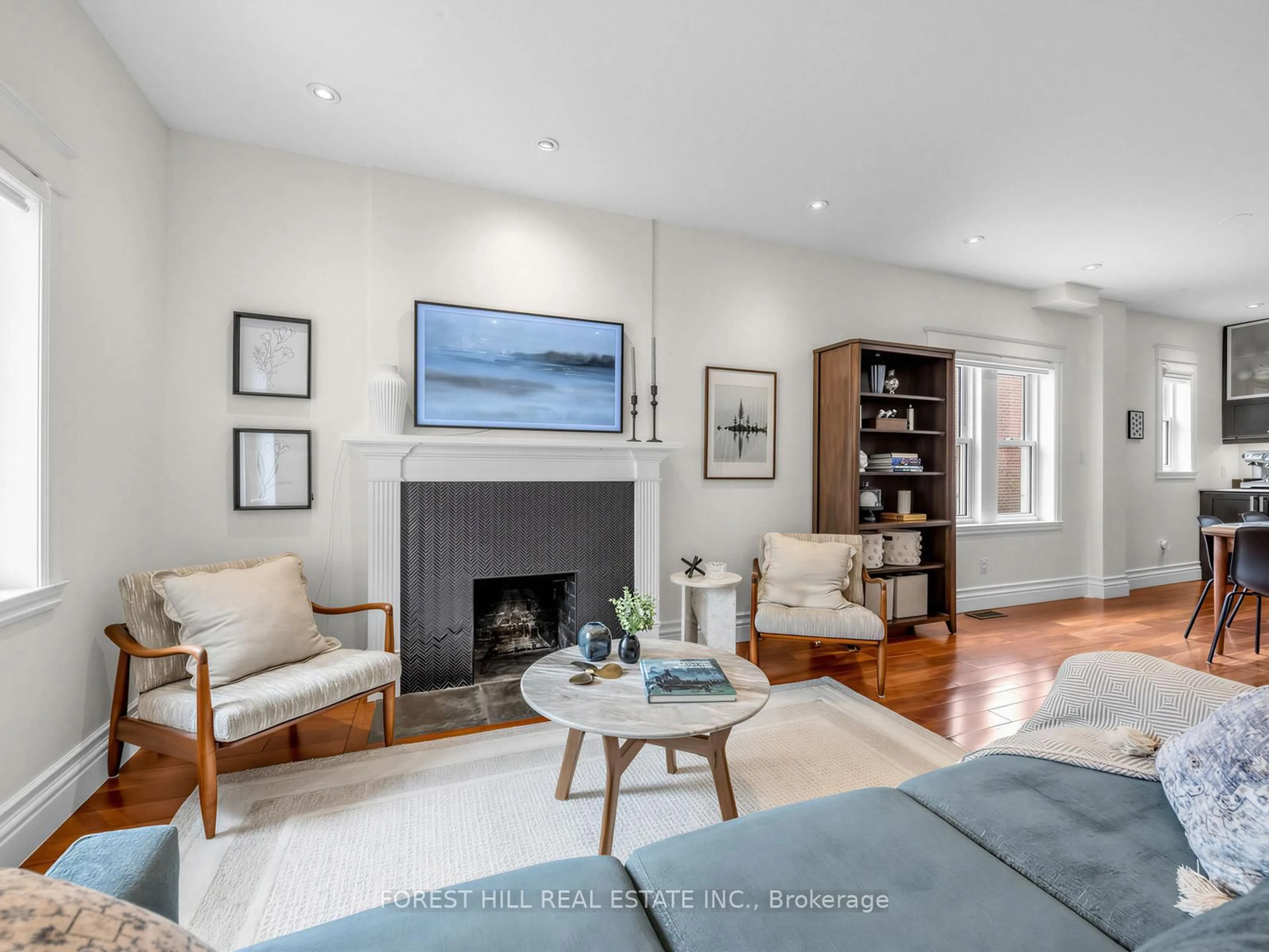Living room with furniture, unknown for 94 Somerset Ave, Toronto Ontario M6H 2R4