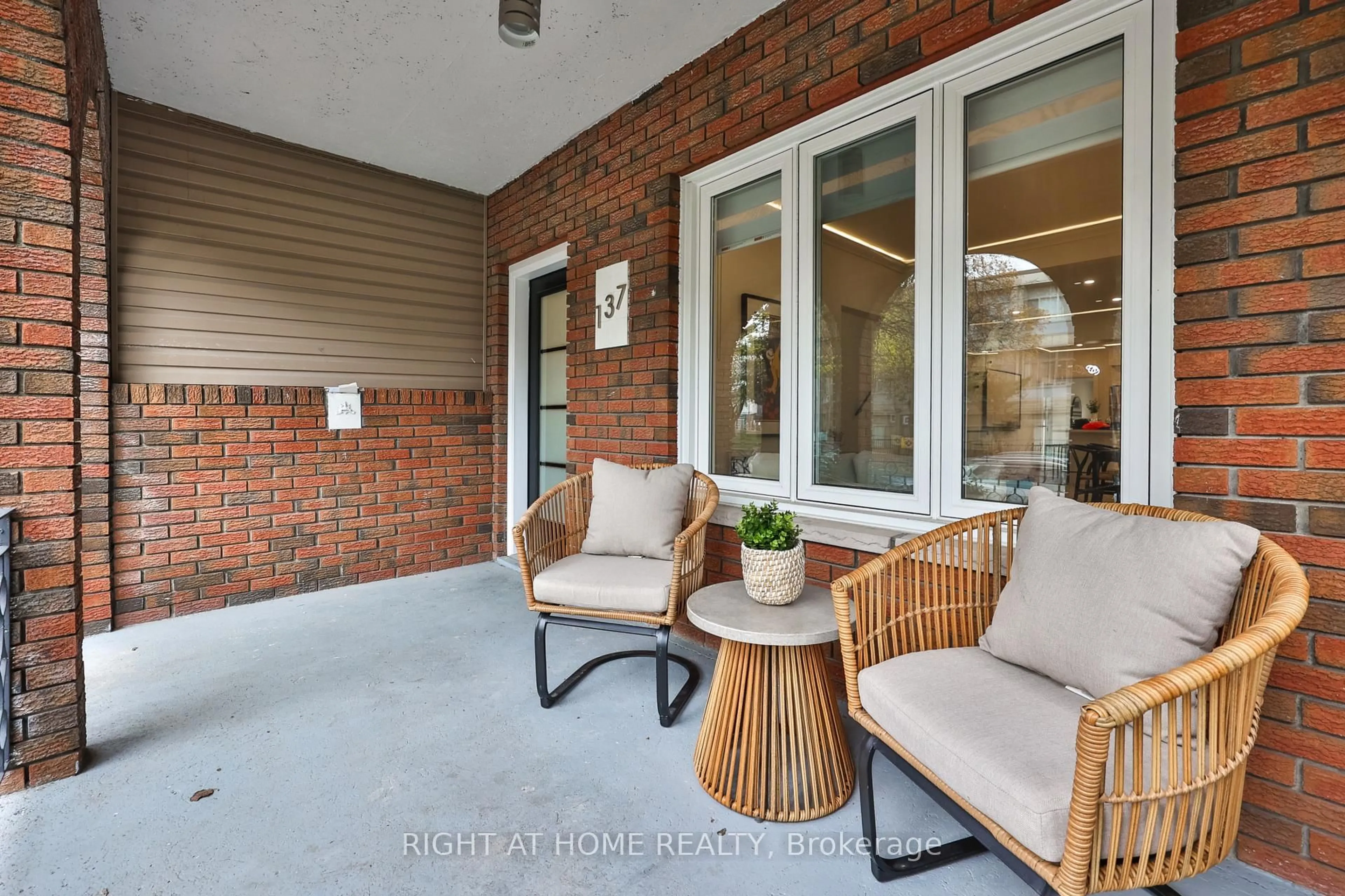 Patio, unknown for 137 Gladstone Ave, Toronto Ontario M6J 3L1