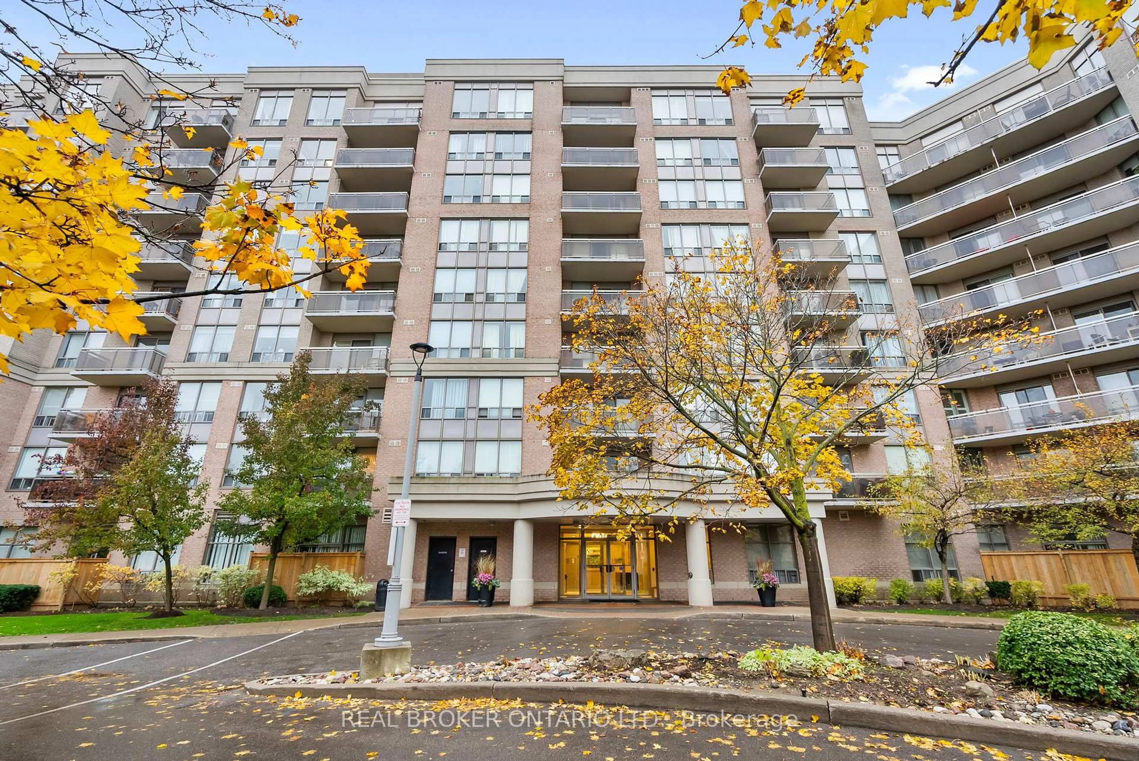 Indoor foyer for 1720 Eglinton Ave #601, Toronto Ontario M4A 2X8