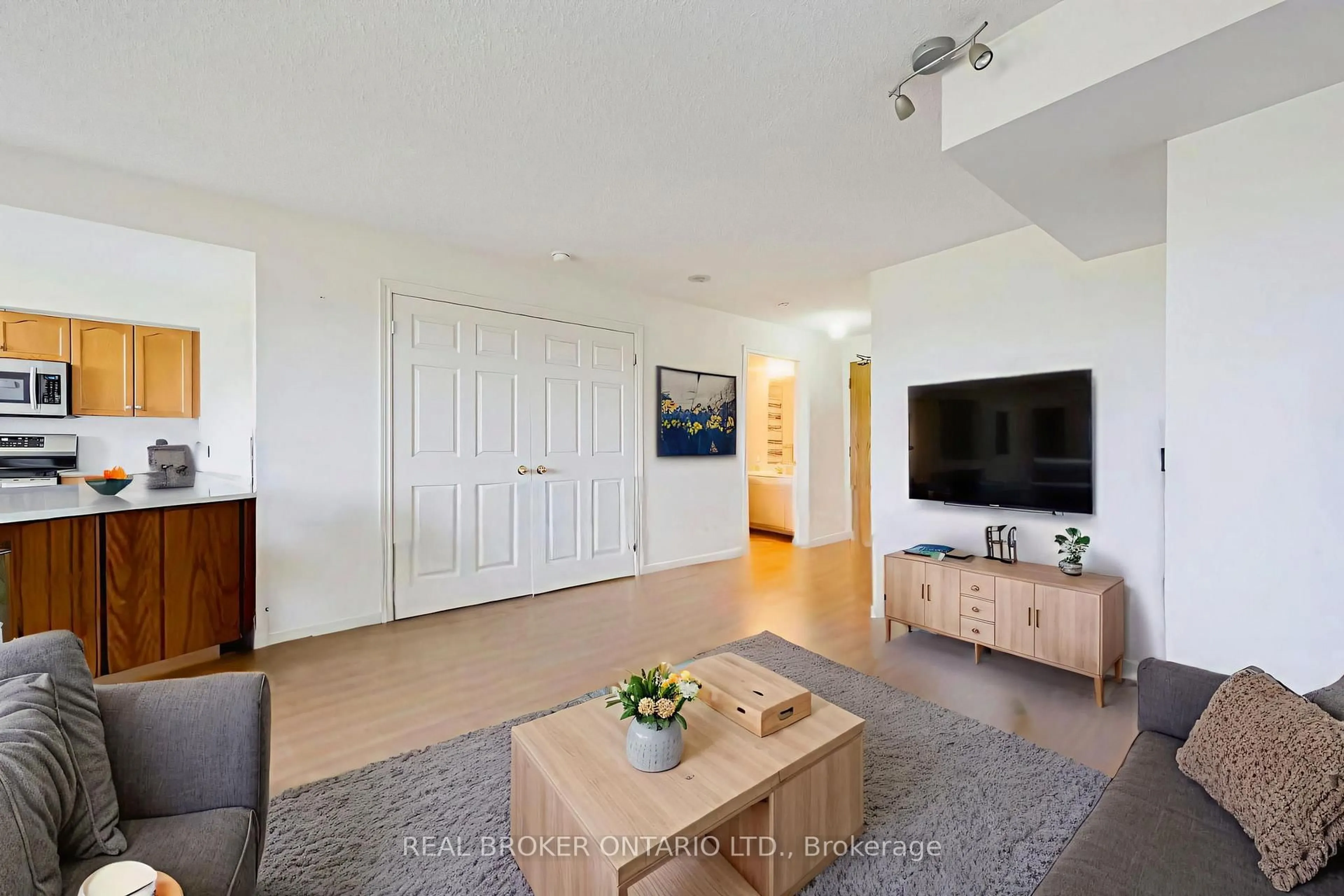 Living room with furniture, unknown for 1720 Eglinton Ave #601, Toronto Ontario M4A 2X8