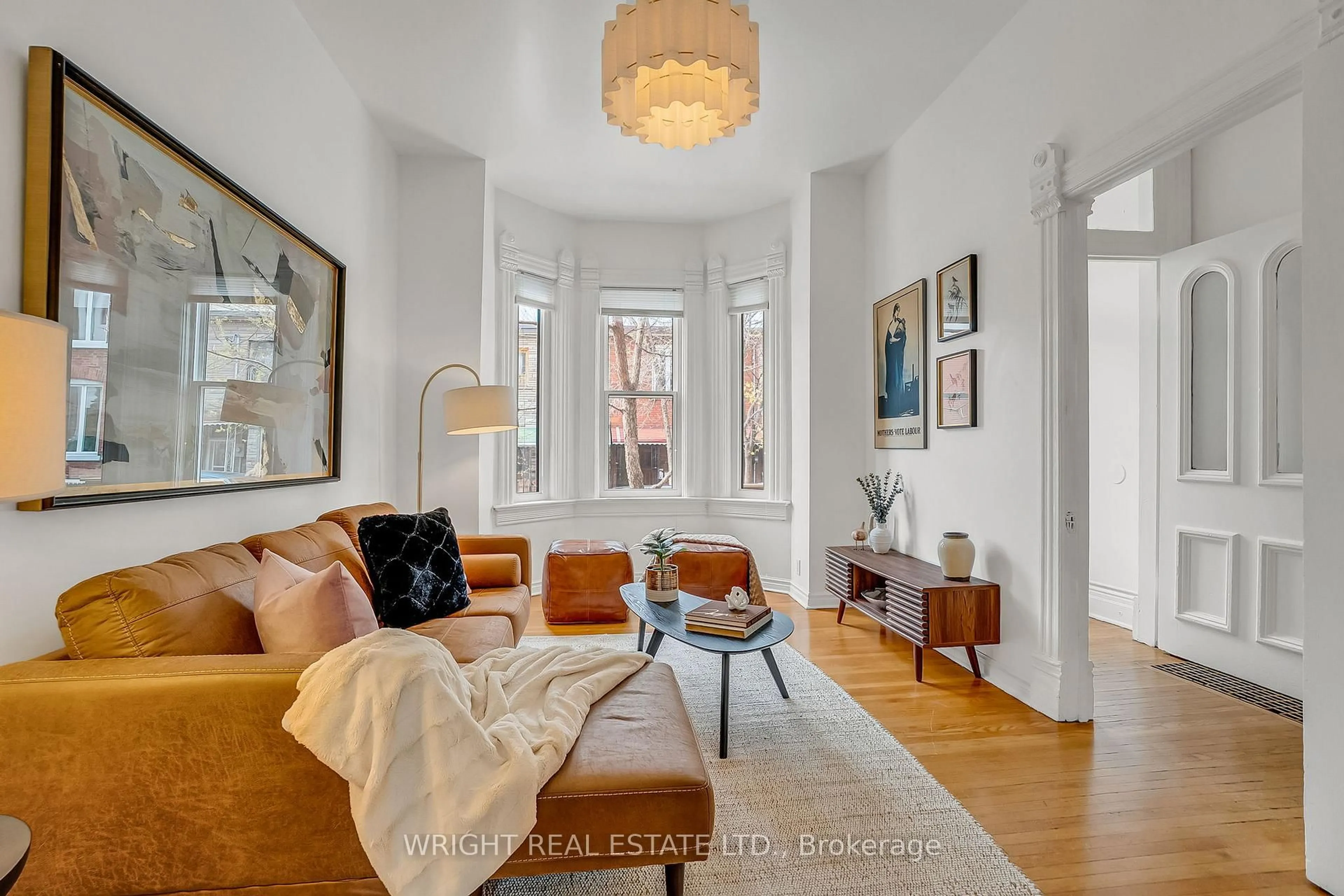 Living room with furniture, unknown for 11 Manning Ave, Toronto Ontario M6J 2K3