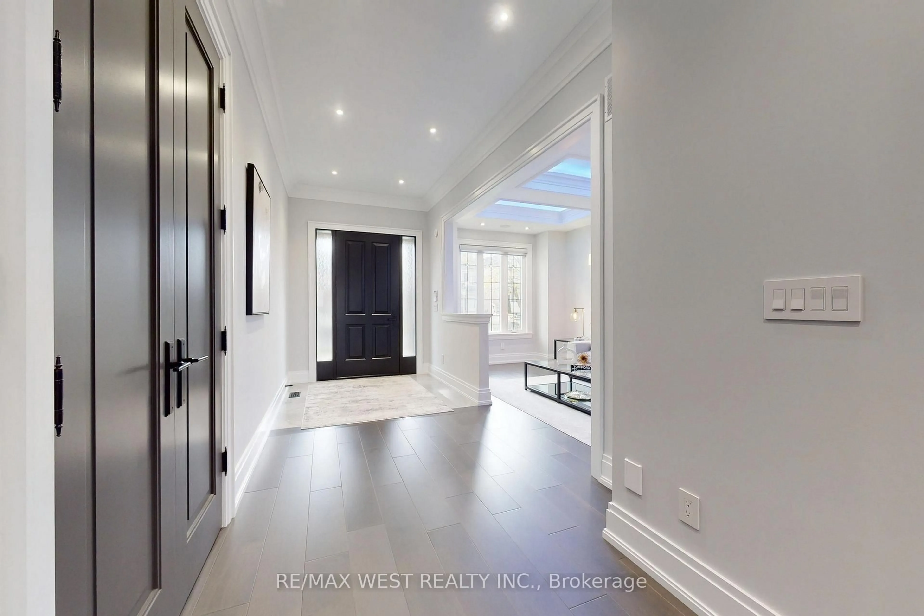 Indoor entryway for 222 Connaught Ave, Toronto Ontario M2M 1H5
