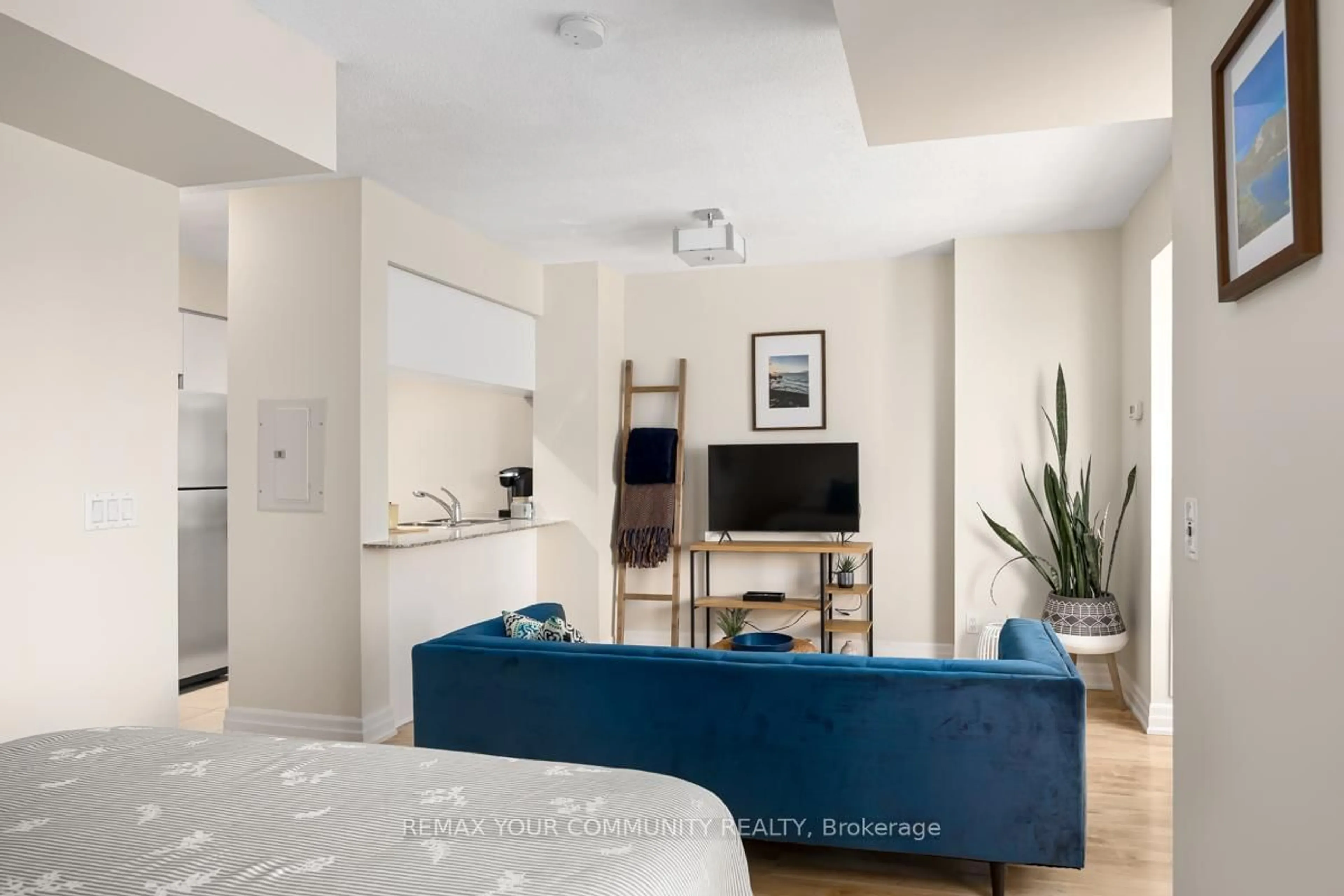 A pic of a room for 8 Scollard St #1108, Toronto Ontario M5R 1M2