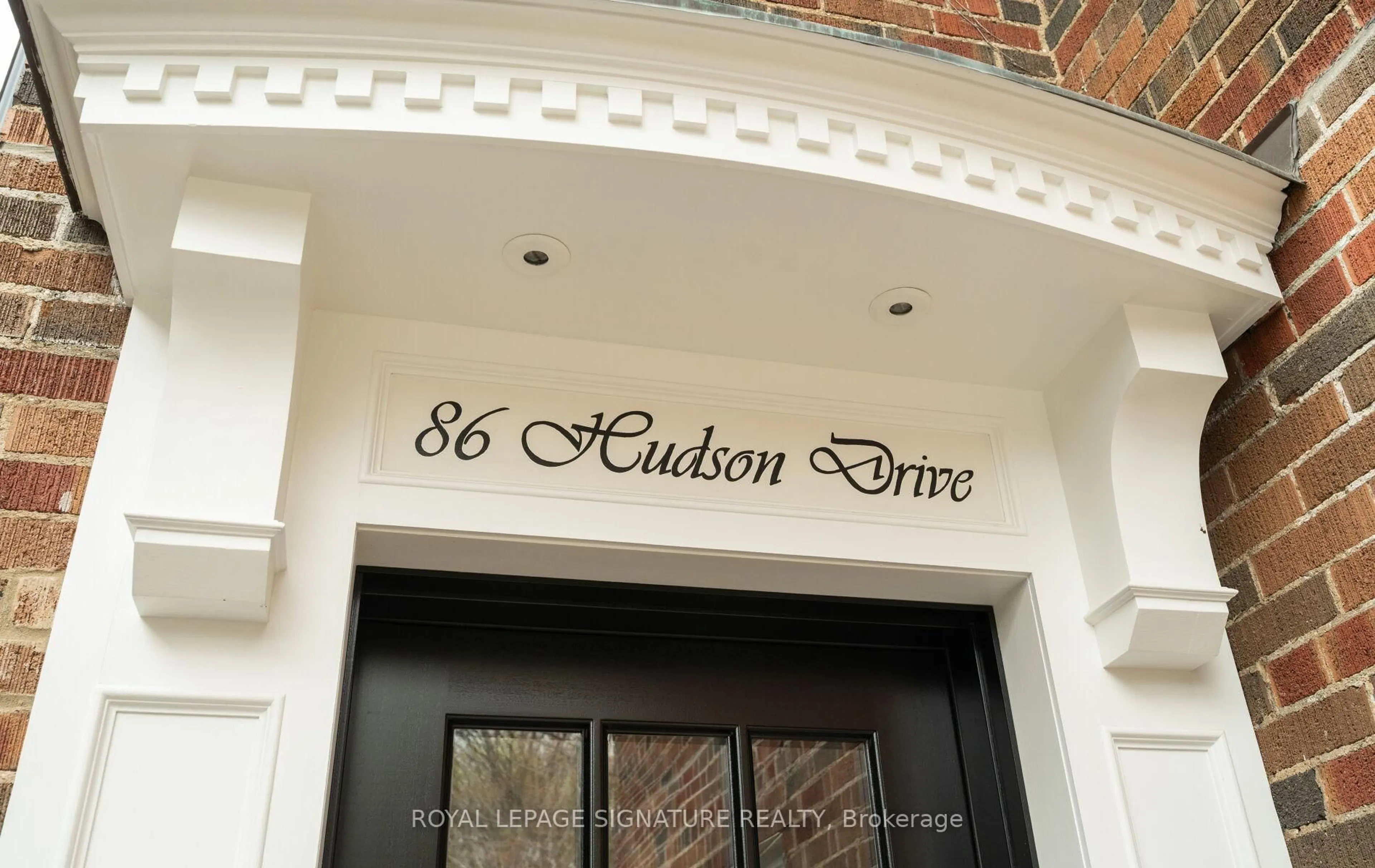 Indoor foyer for 86 Hudson Dr, Toronto Ontario M4T 2K3