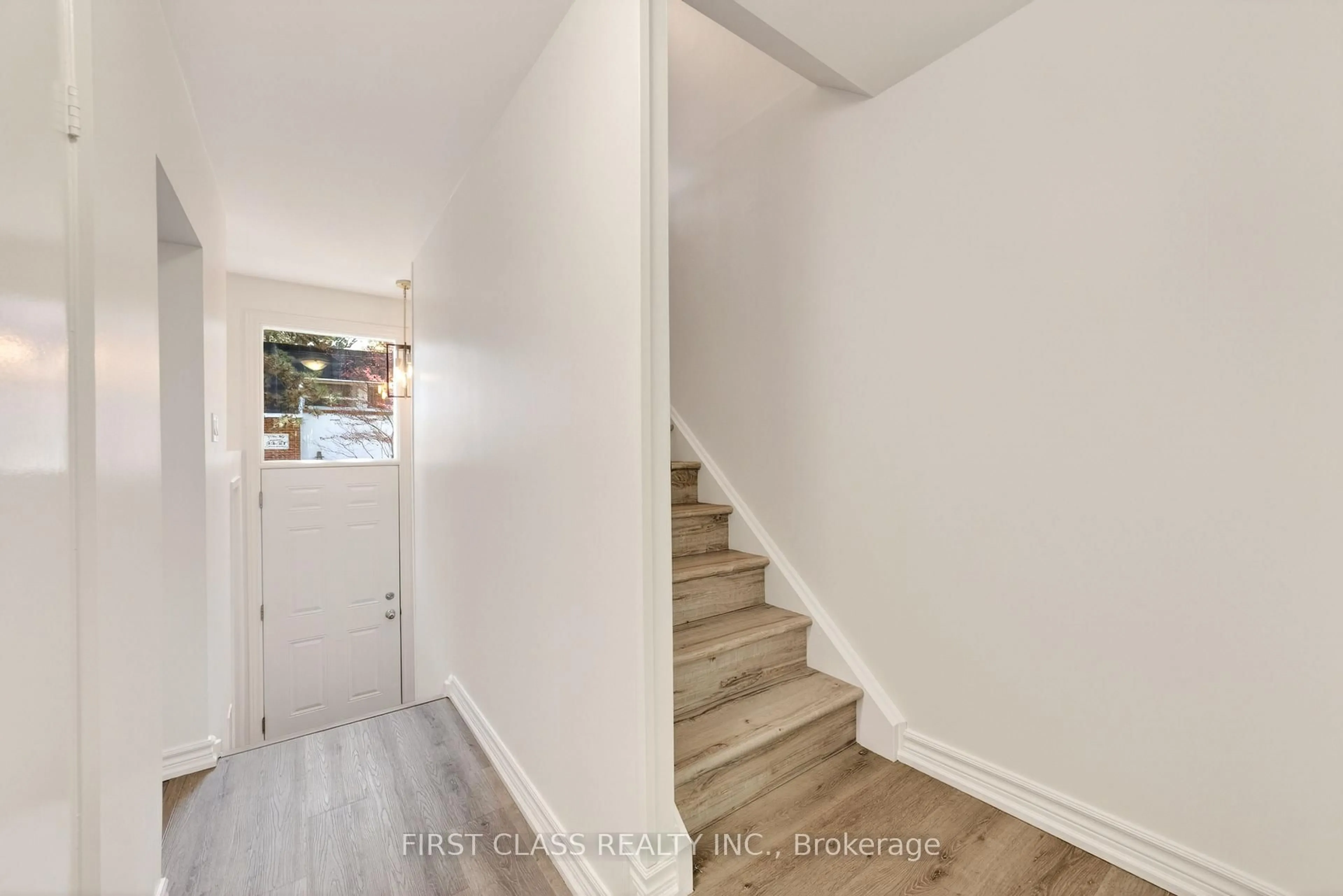 Indoor entryway for 96 George Henry Blvd #38, Toronto Ontario M2J 1E7