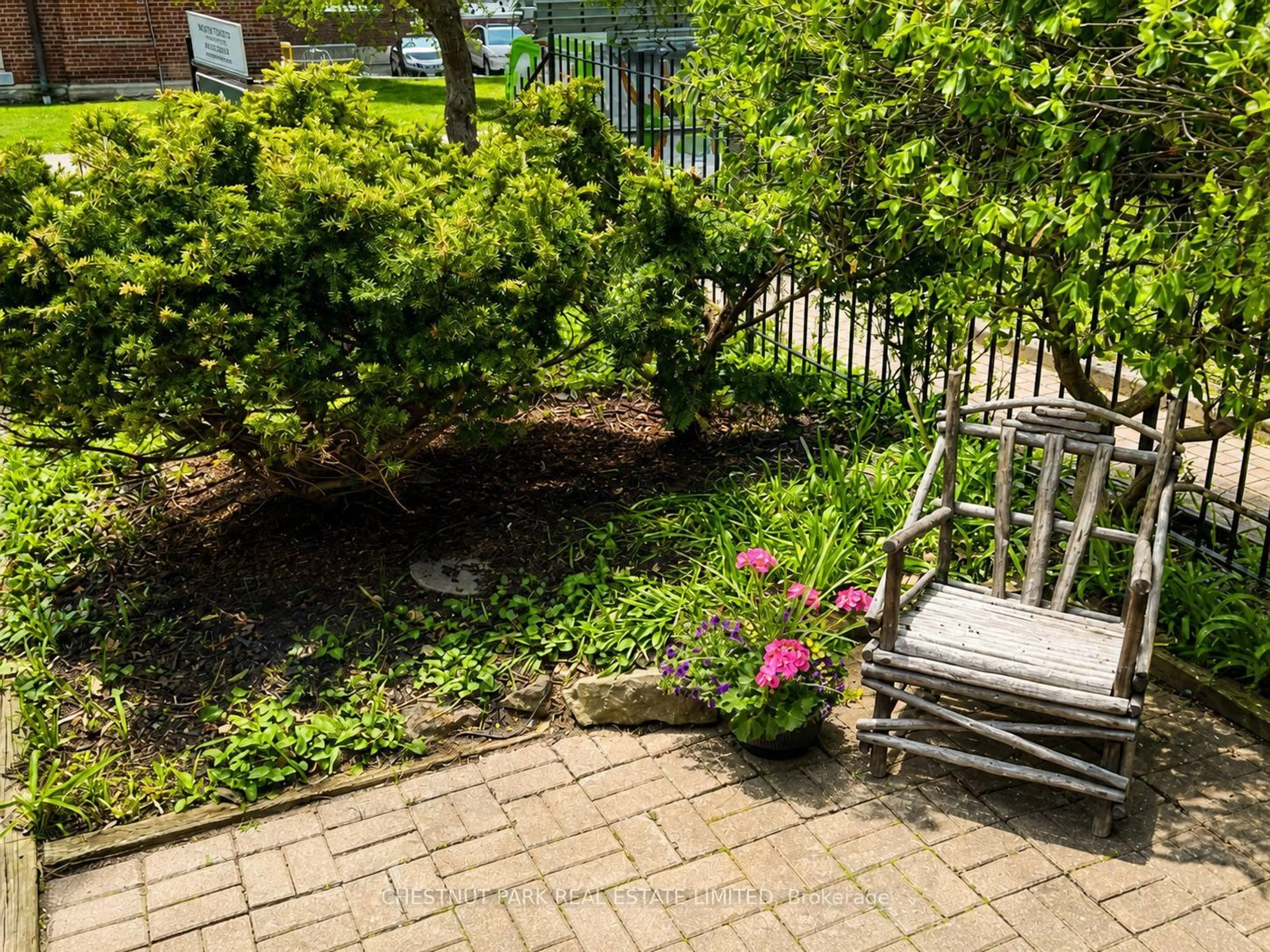 Patio, street for 244 Cottingham St, Toronto Ontario M4V 1C6