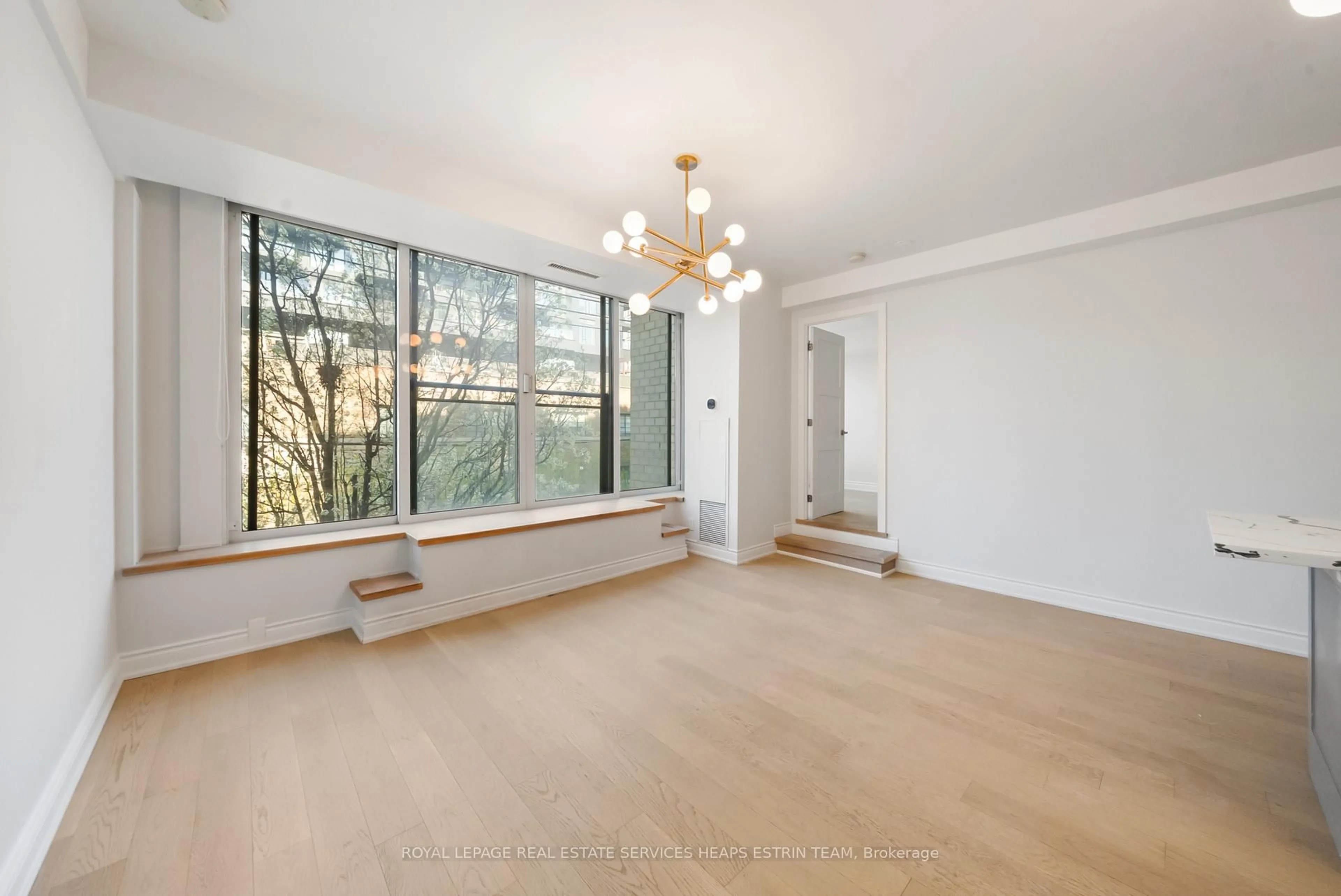A pic of a room for 50 Camden St #303, Toronto Ontario M5V 3N1