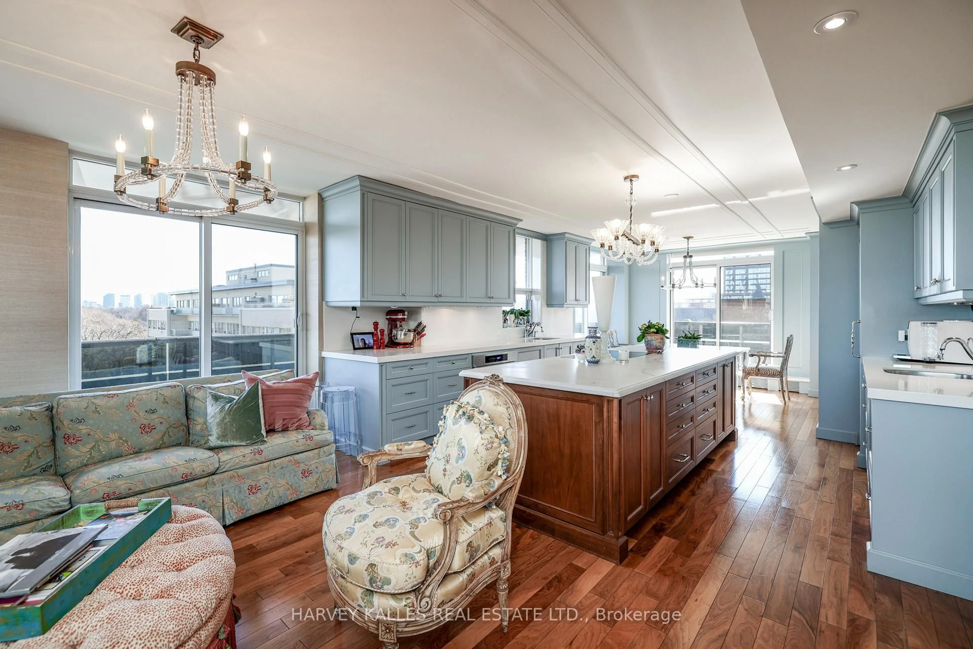 Open concept kitchen, wood/laminate floor for 2600 Bathurst St #801, Toronto Ontario M6B 2Z4