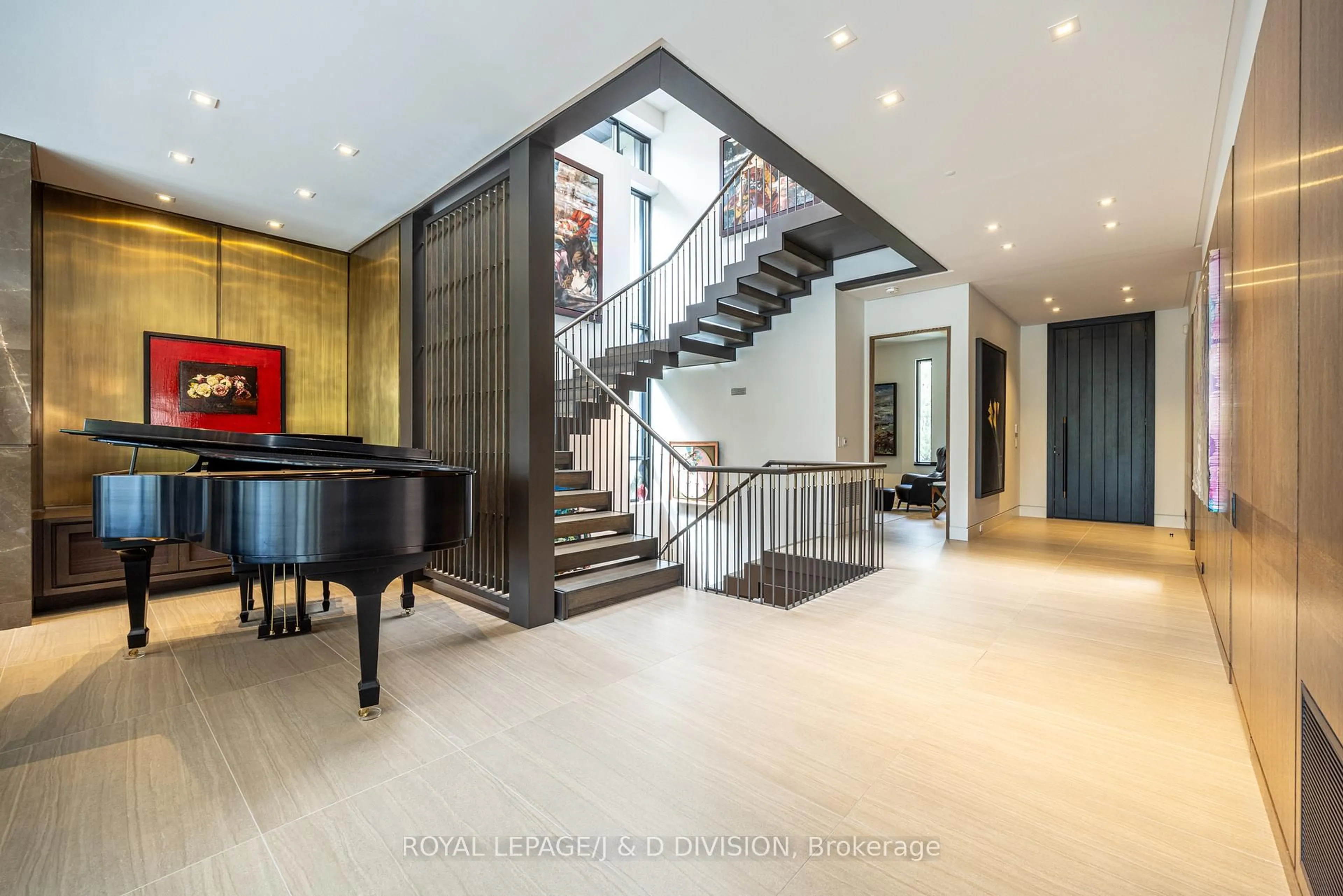Indoor foyer for 5 Brookfield Rd, Toronto Ontario M2P 1B1