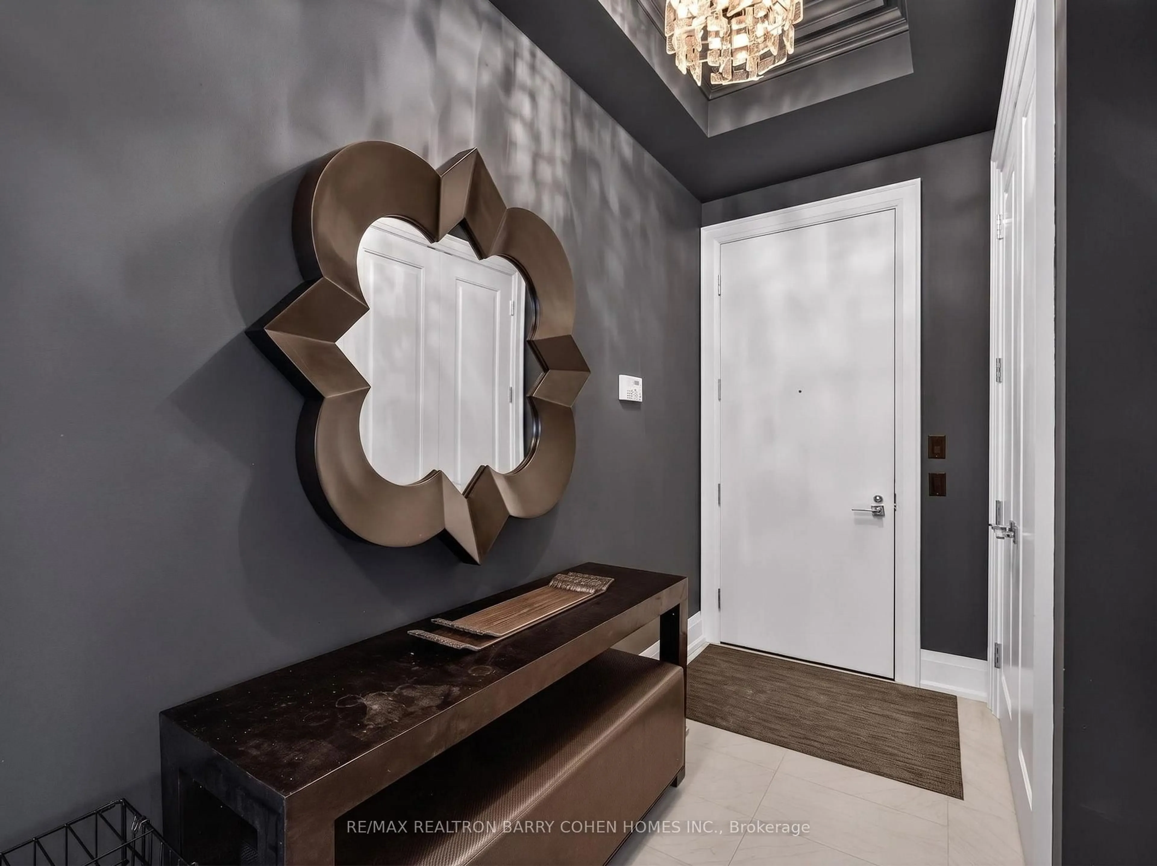 Indoor entryway for 88 Davenport Rd #1202, Toronto Ontario M5R 0A5