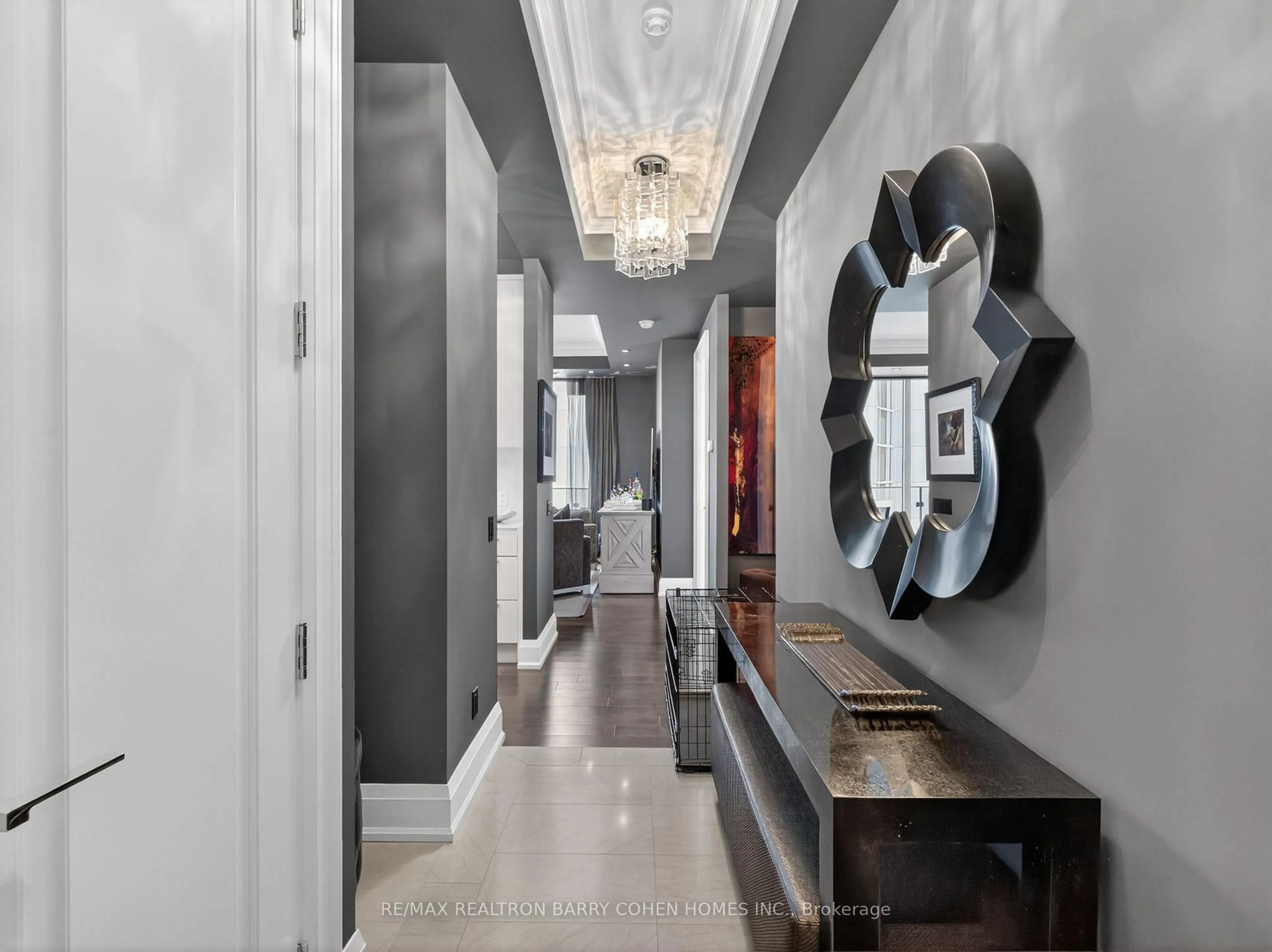 Indoor entryway for 88 Davenport Rd #1202, Toronto Ontario M5R 0A5