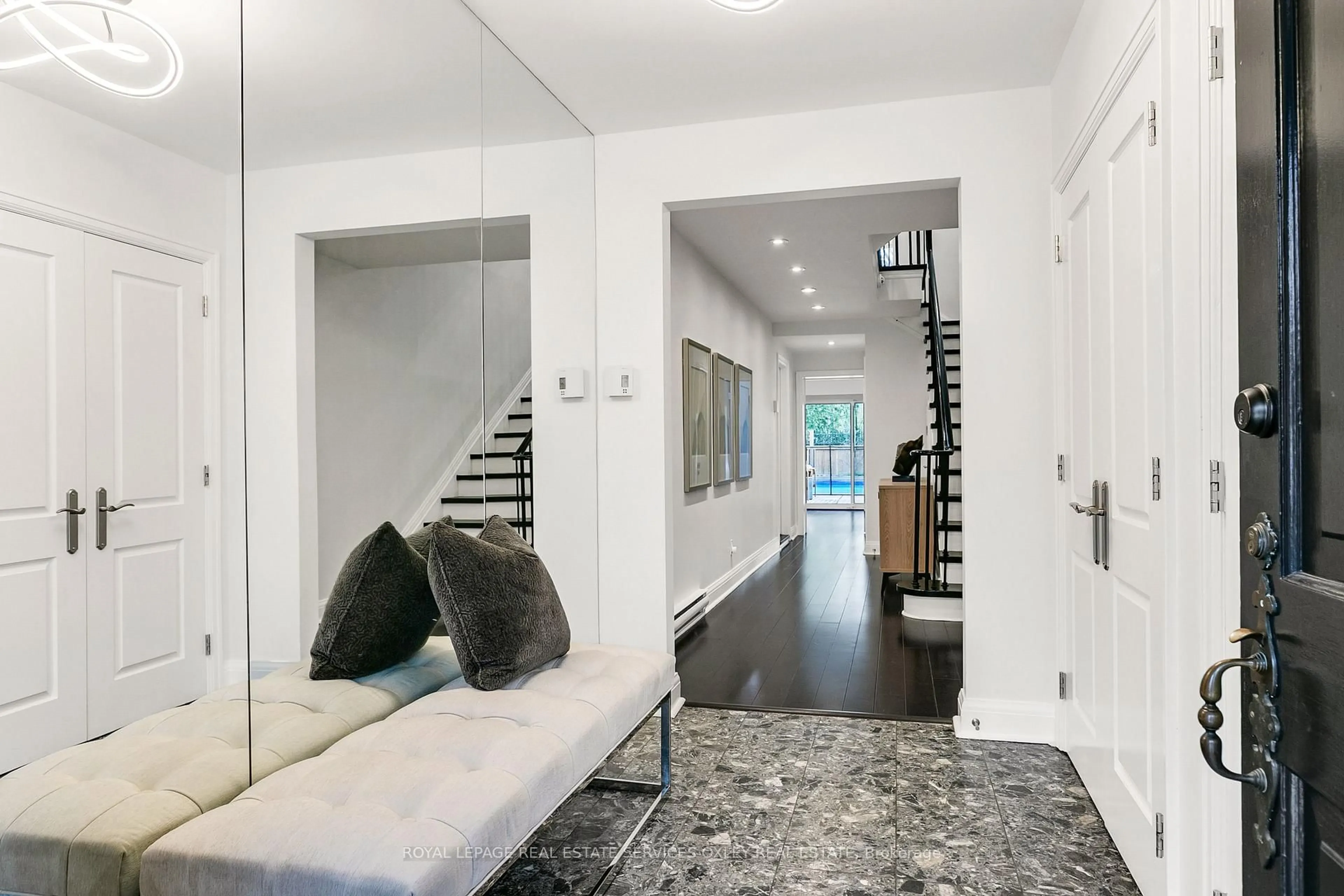 Indoor entryway for 102 Elm Ave, Toronto Ontario M4W 1P2