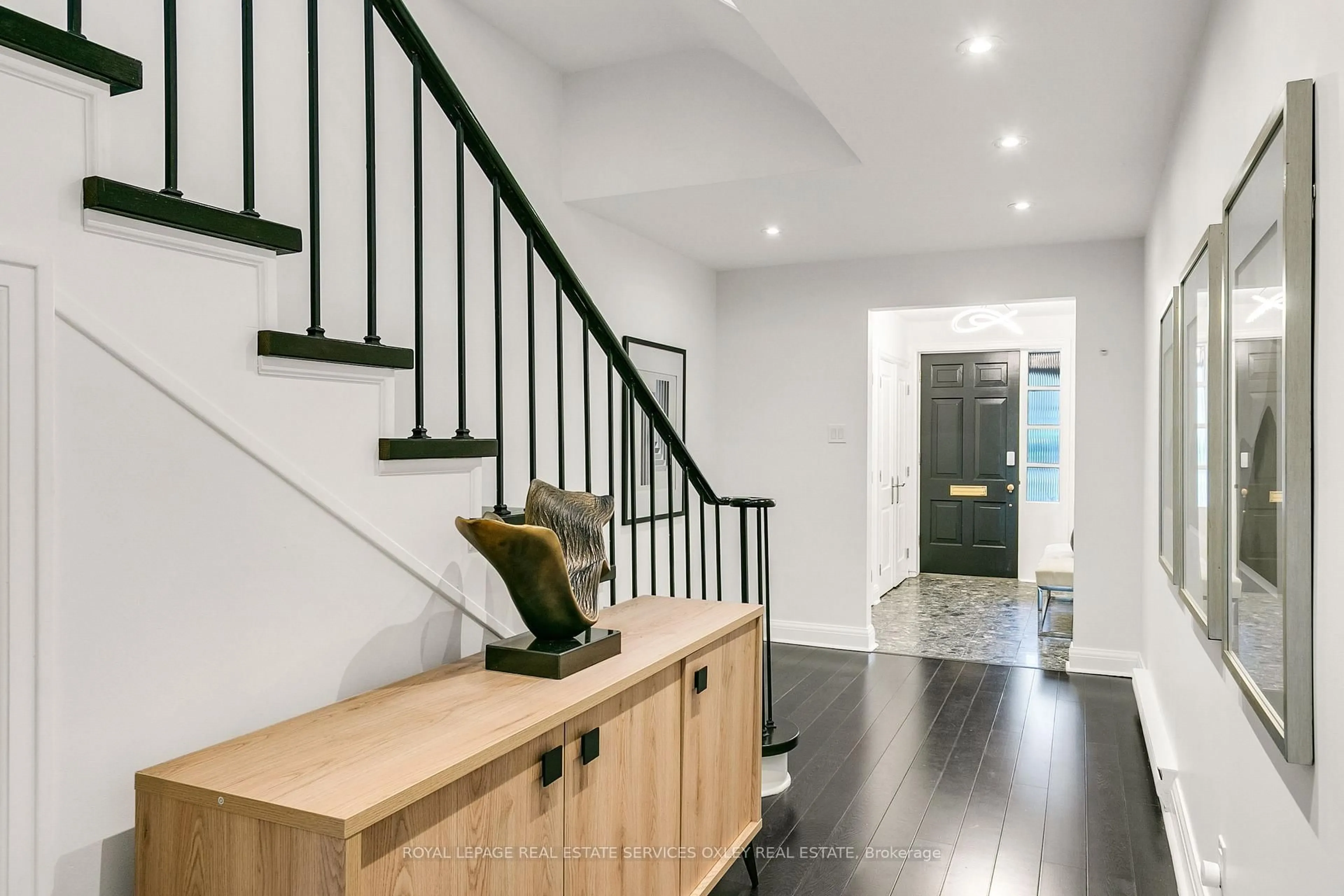Indoor entryway for 102 Elm Ave, Toronto Ontario M4W 1P2