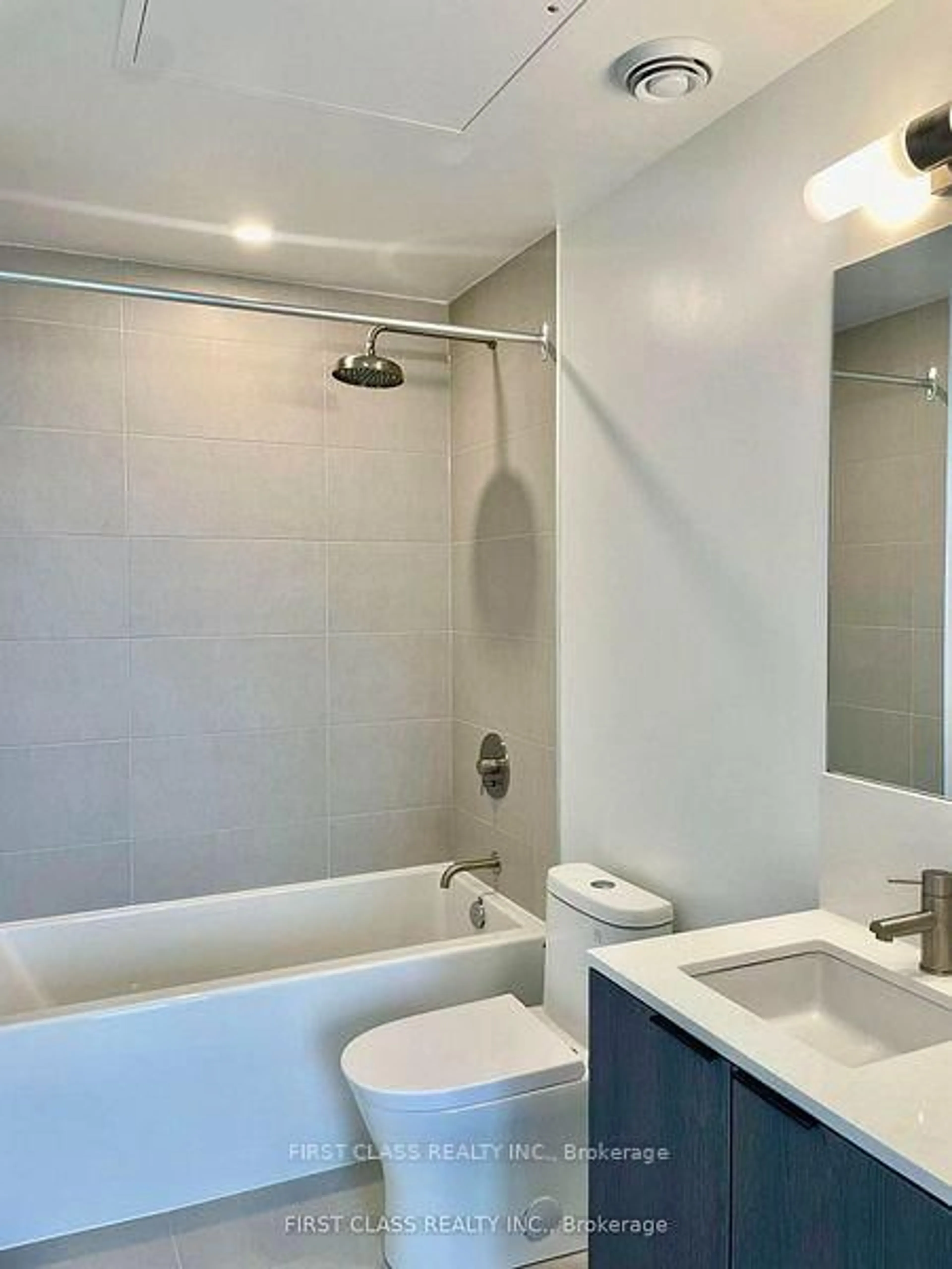 Standard bathroom, ceramic/tile floor for 55 Mercer St #3215, Toronto Ontario M5V 3W2