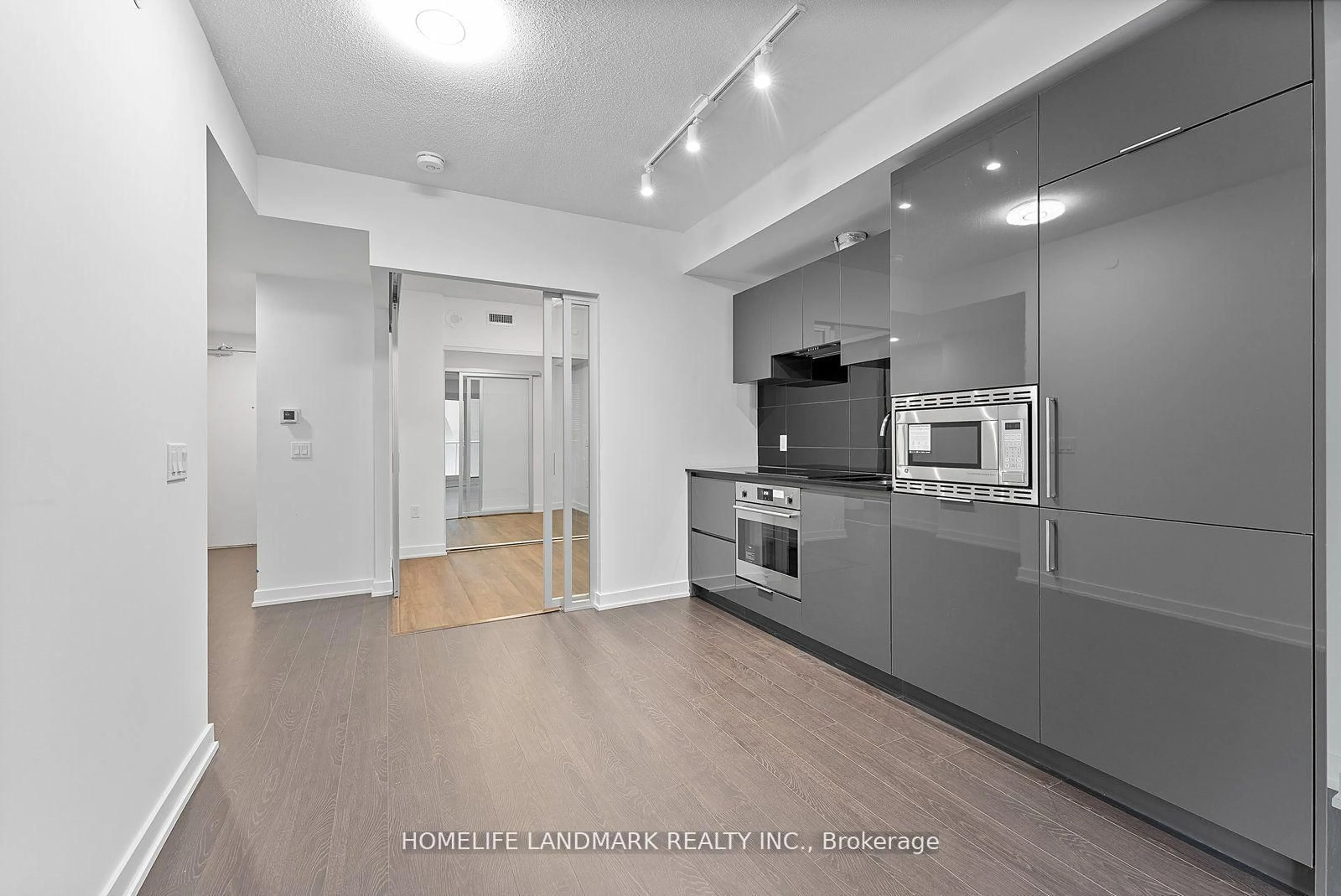 Standard kitchen, unknown for 230 Simcoe St #1129, Toronto Ontario M5T 0G7