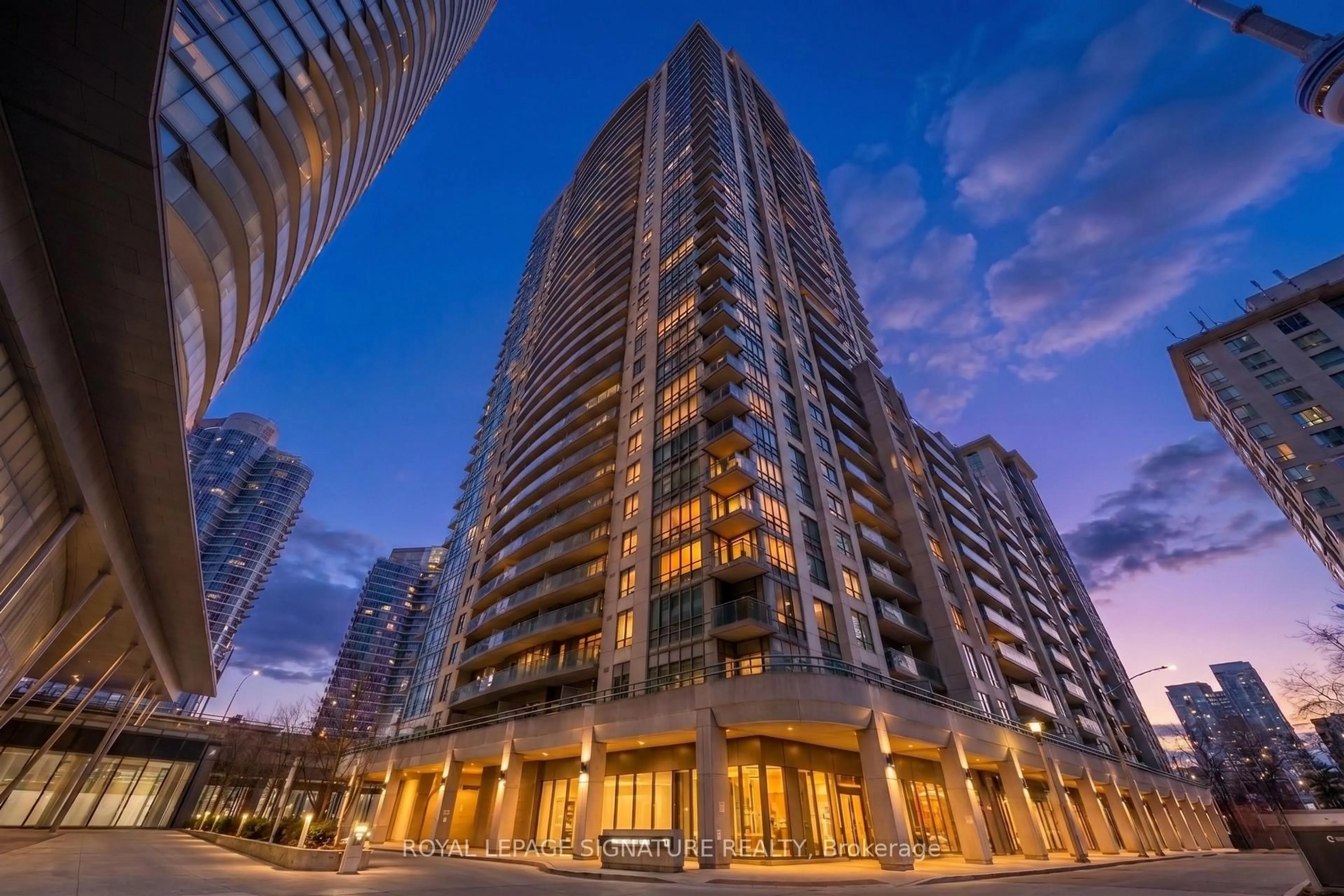 Indoor foyer for 19 Grand Trunk Cres #2103, Toronto Ontario M5J 3A3