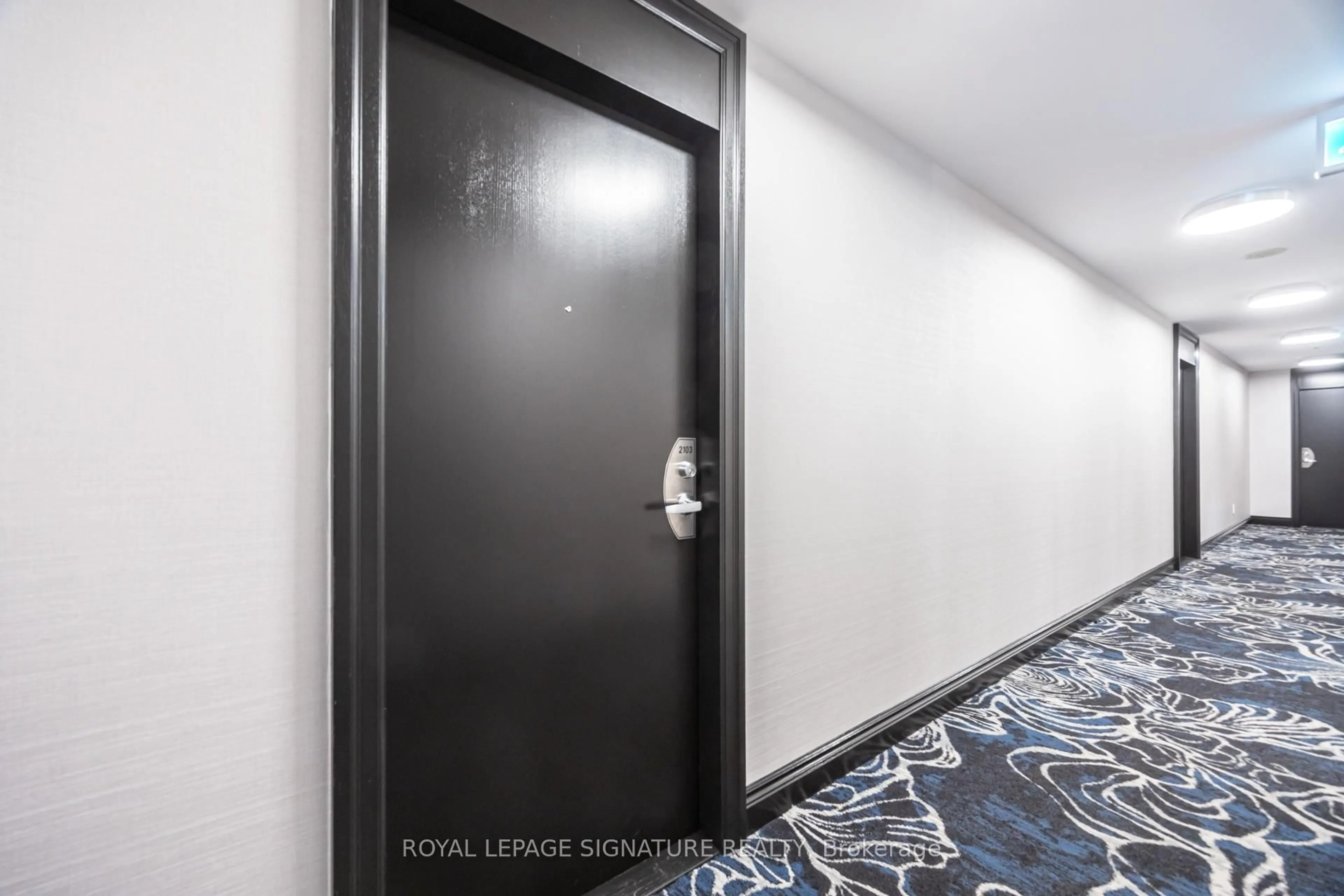 Indoor foyer for 19 Grand Trunk Cres #2103, Toronto Ontario M5J 3A3