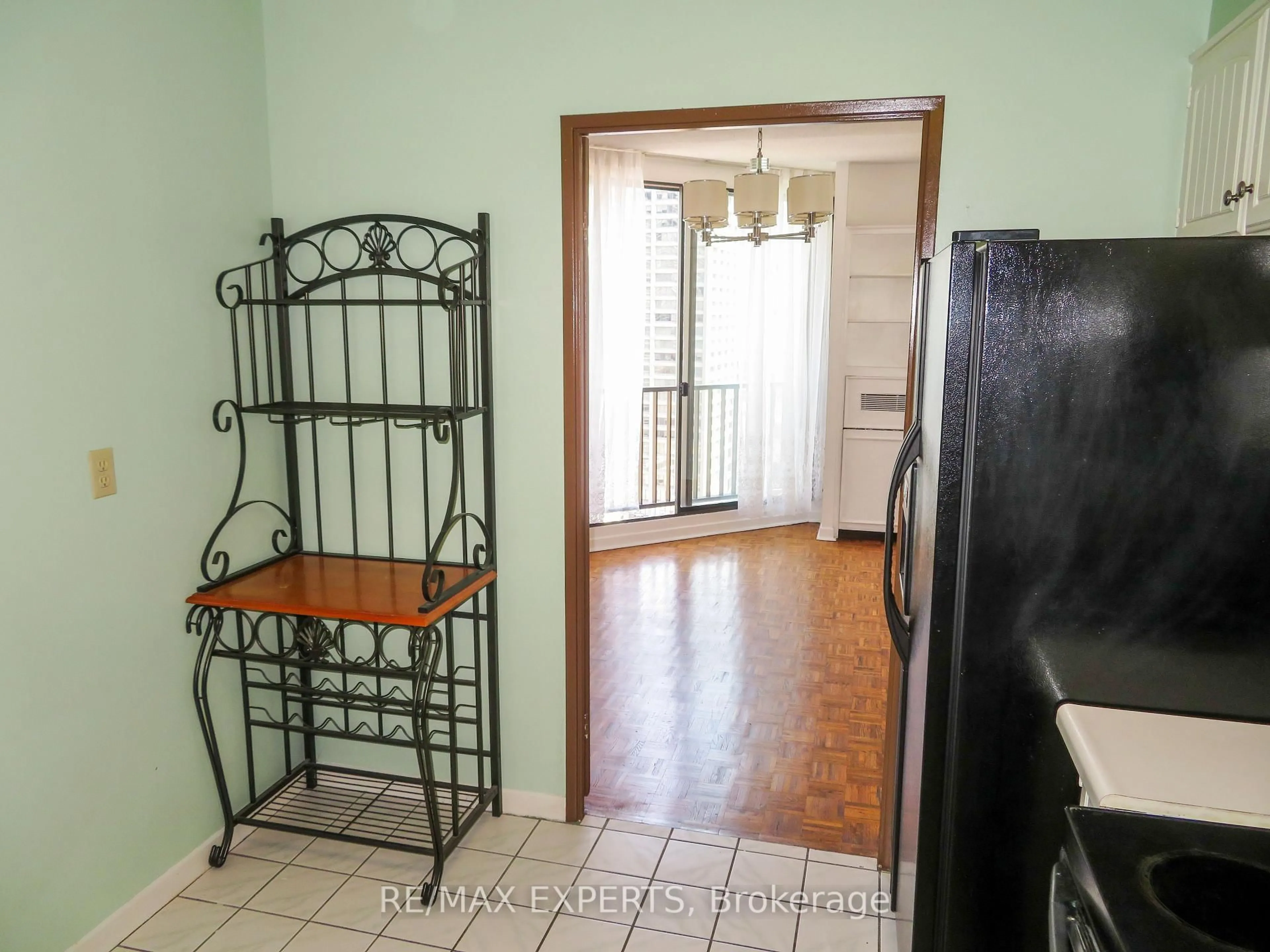 Indoor entryway for 33 Harbour Sq #2233, Toronto Ontario M5J 2G2