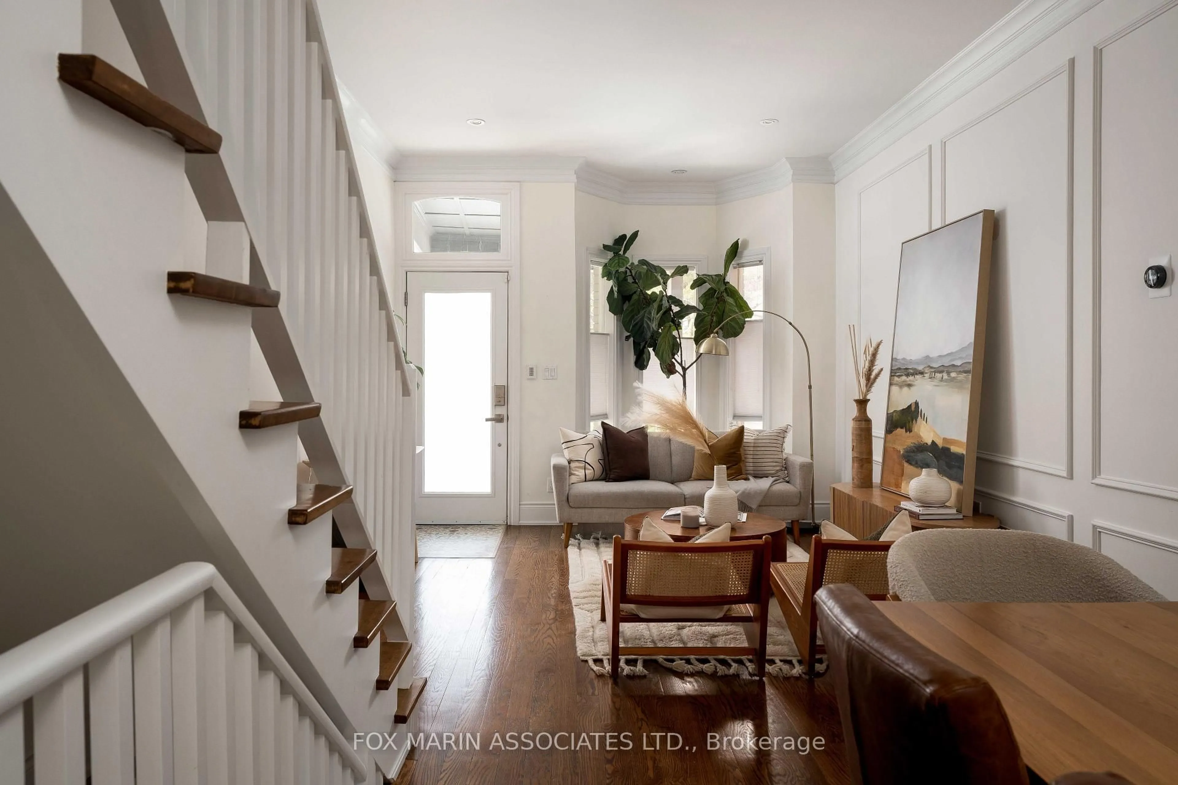Indoor entryway for 95 Walnut Ave, Toronto Ontario M5V 2S1